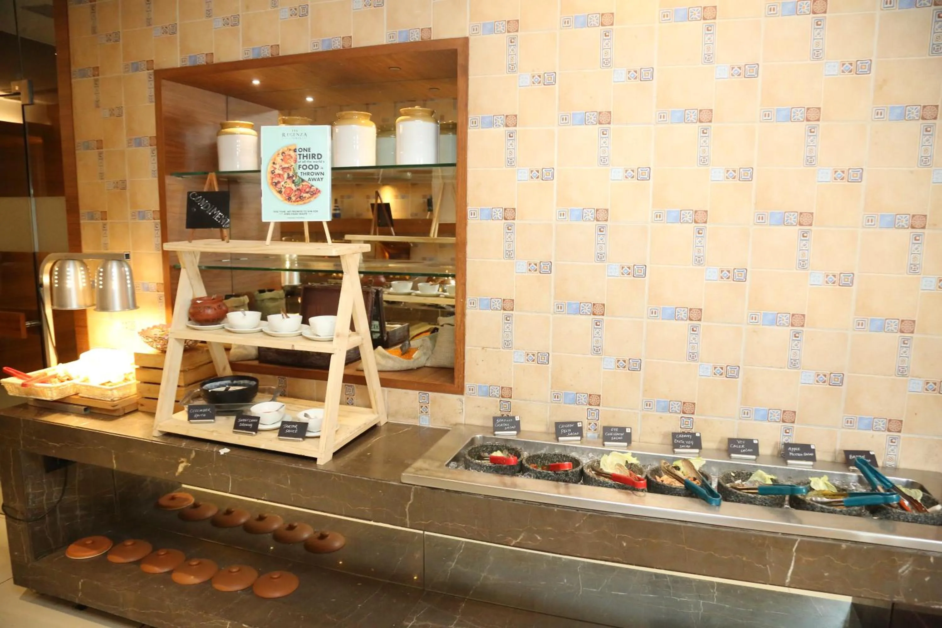 Restaurant/places to eat in The Regenza By Tunga