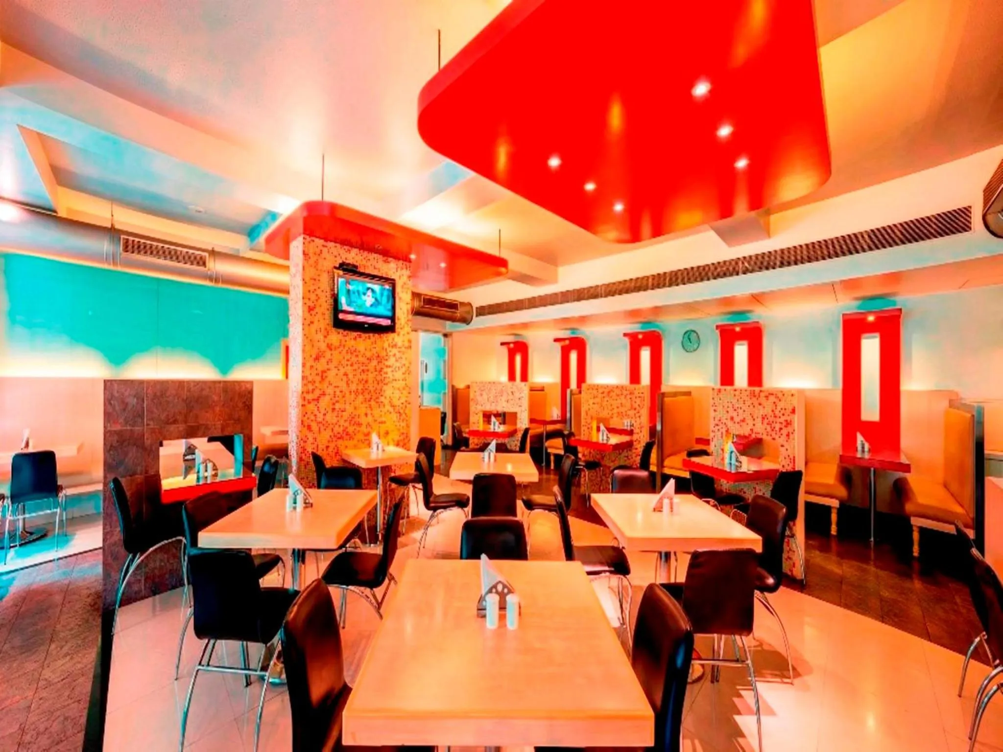 Restaurant/places to eat in The Regenza By Tunga