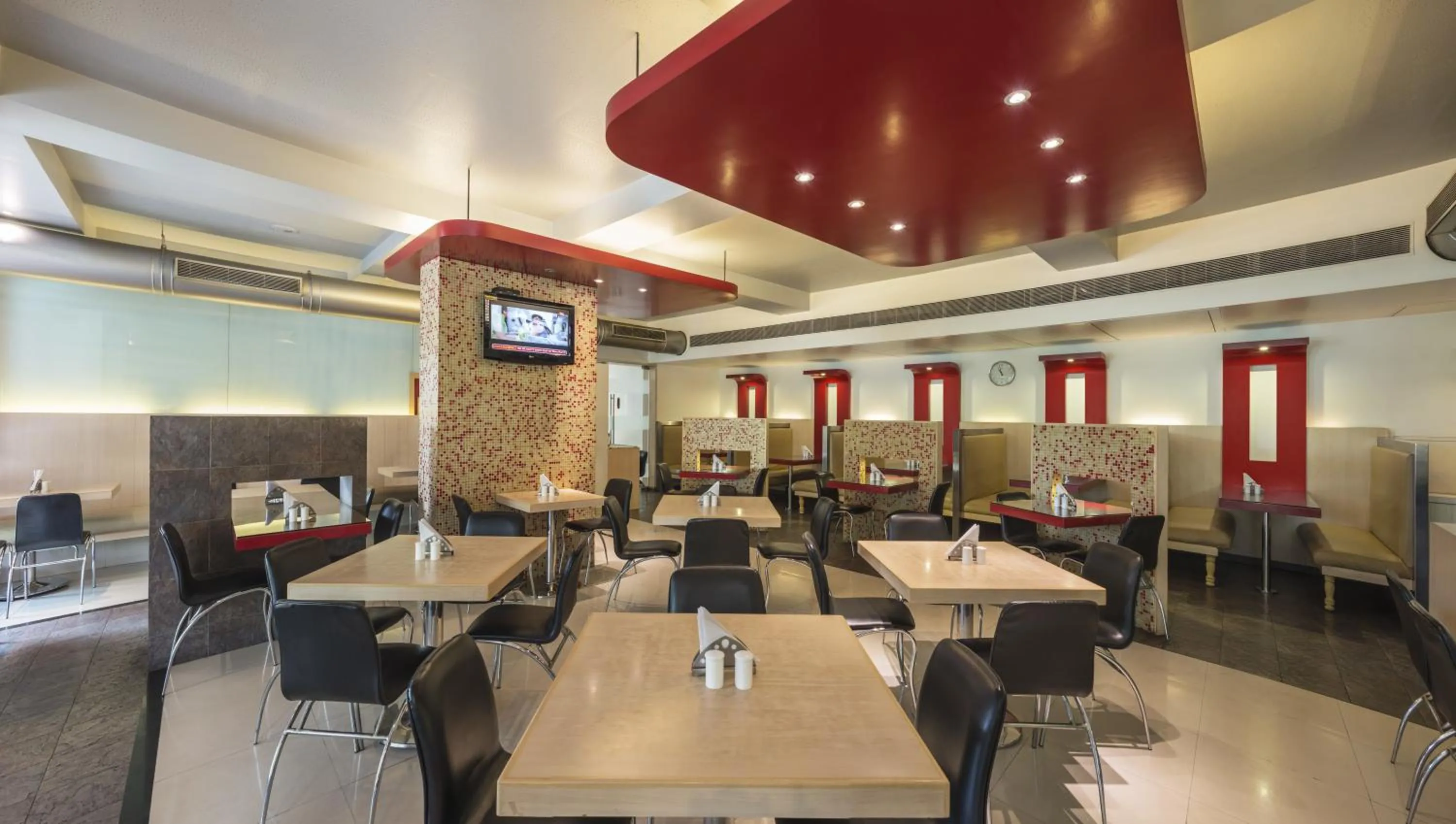 Restaurant/places to eat in The Regenza By Tunga