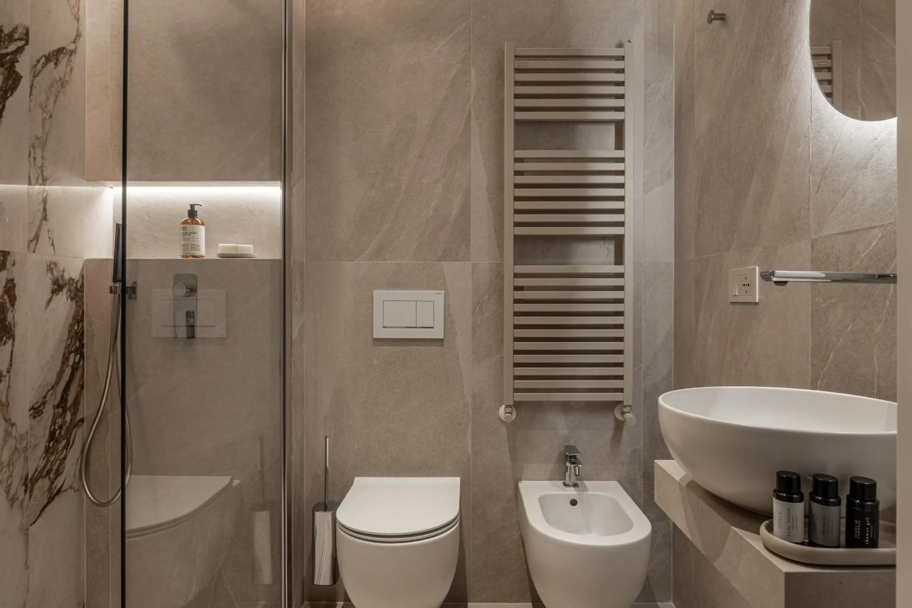 Shower in Aramis Deluxe Rooms