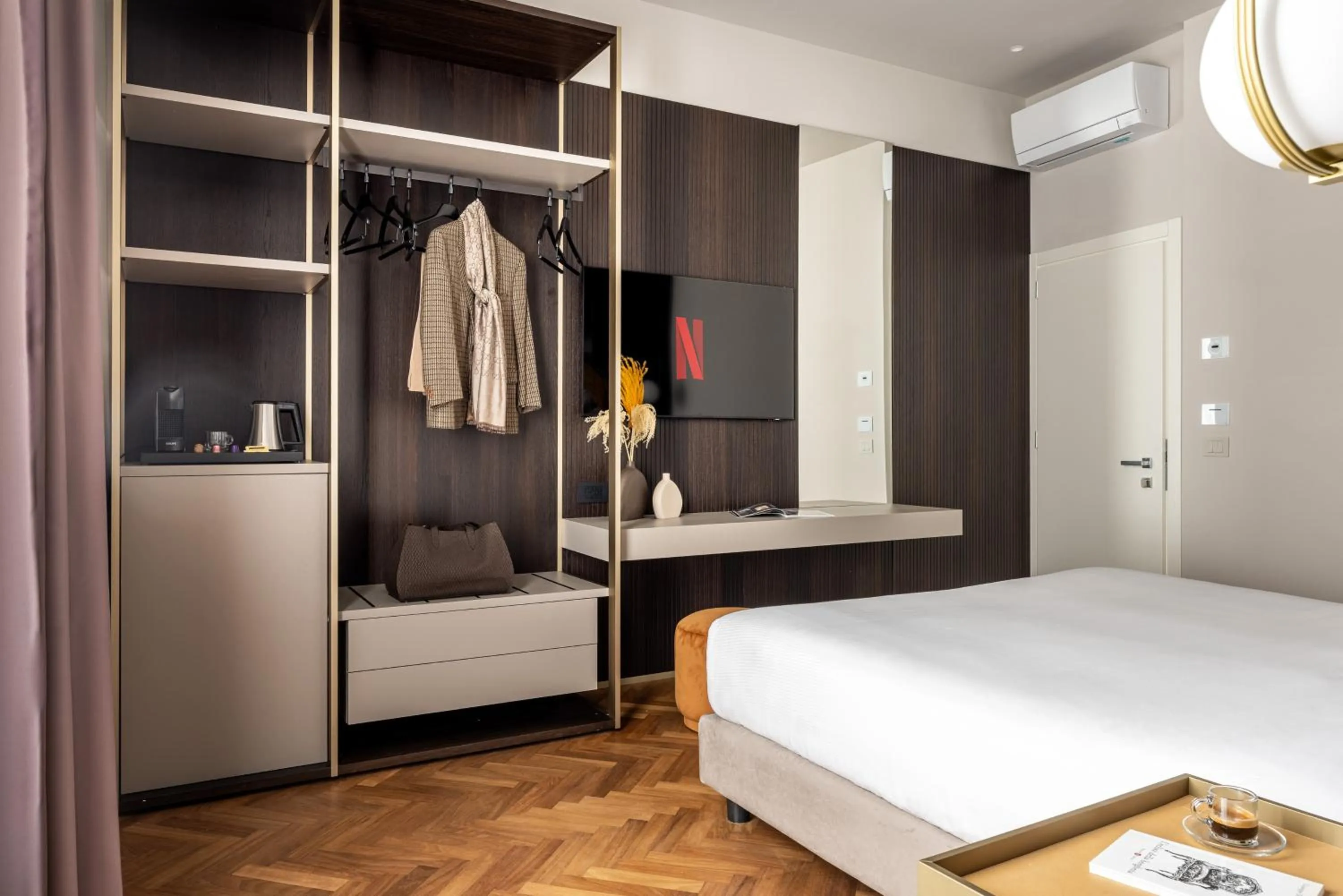 TV and multimedia, Bed in Aramis Deluxe Rooms