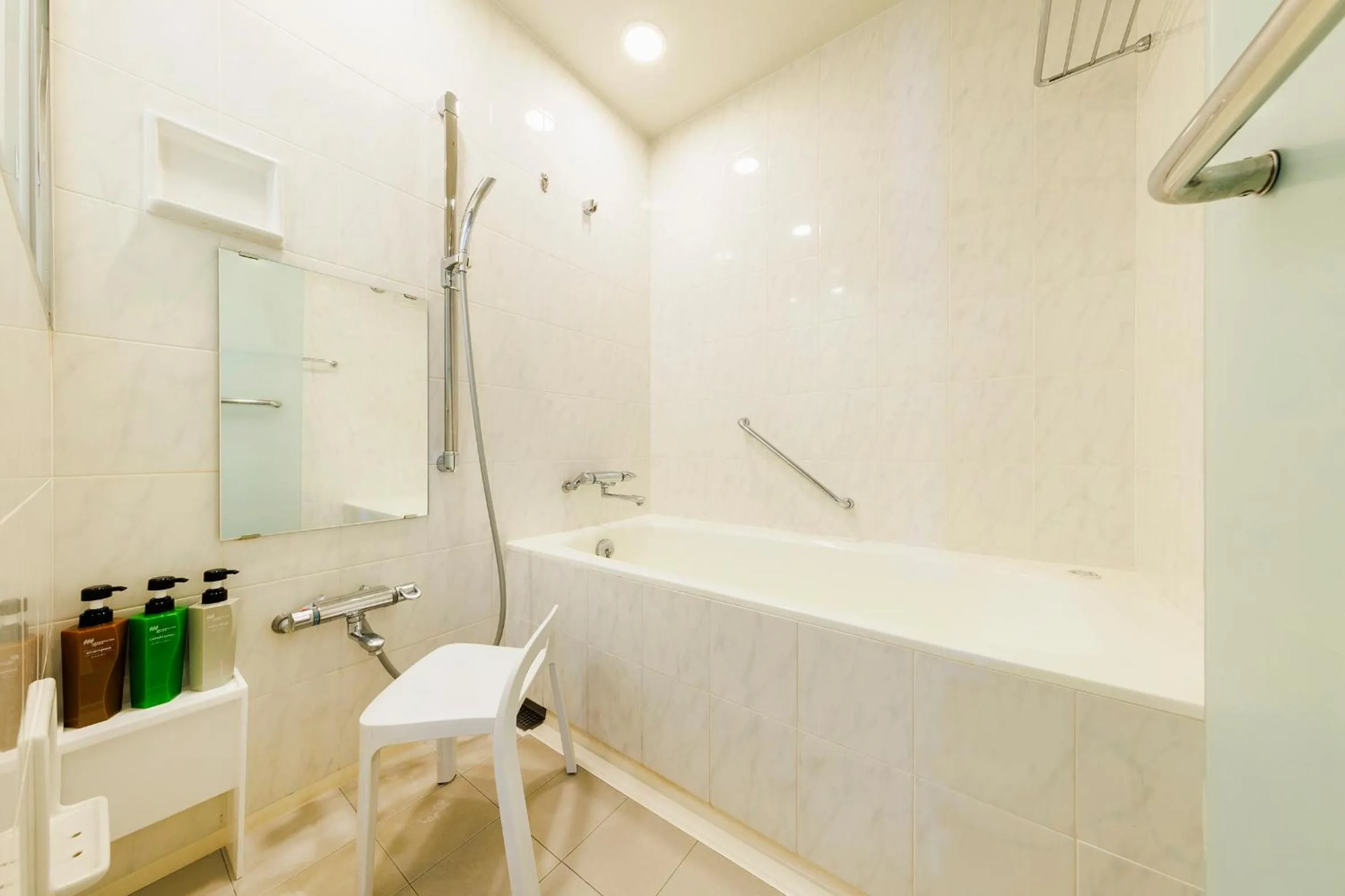 Shower in Hotel Metropolitan Edmont Tokyo