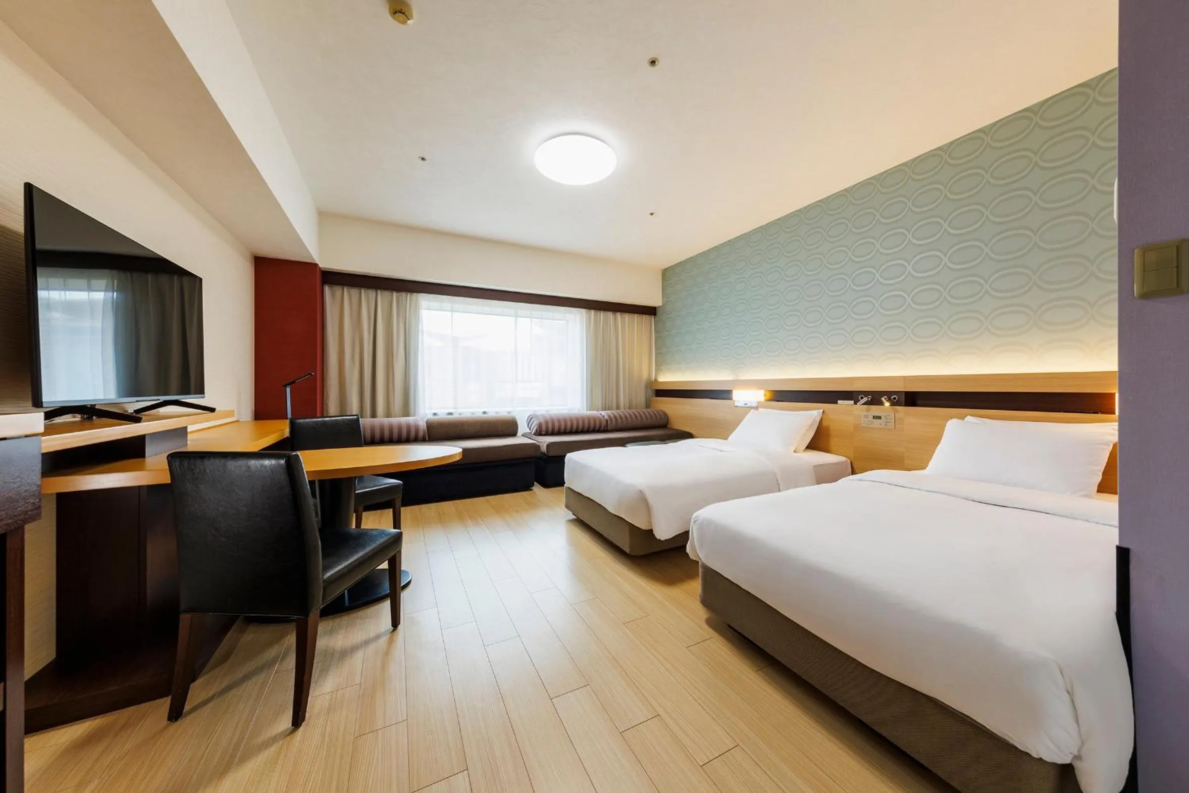 Photo of the whole room, Bed in Hotel Metropolitan Edmont Tokyo