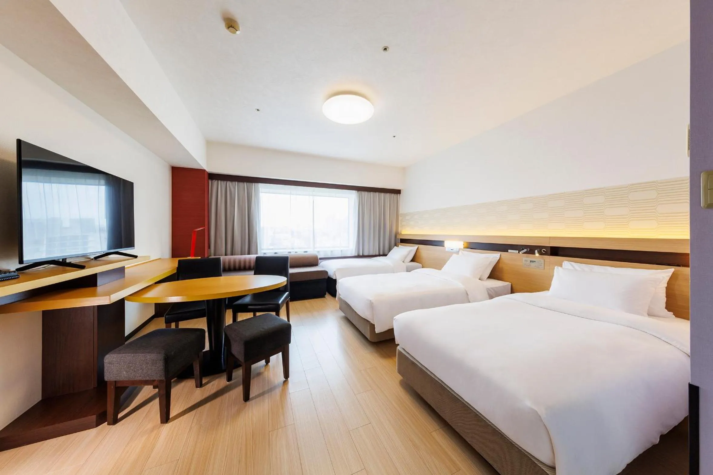 Photo of the whole room, Bed in Hotel Metropolitan Edmont Tokyo