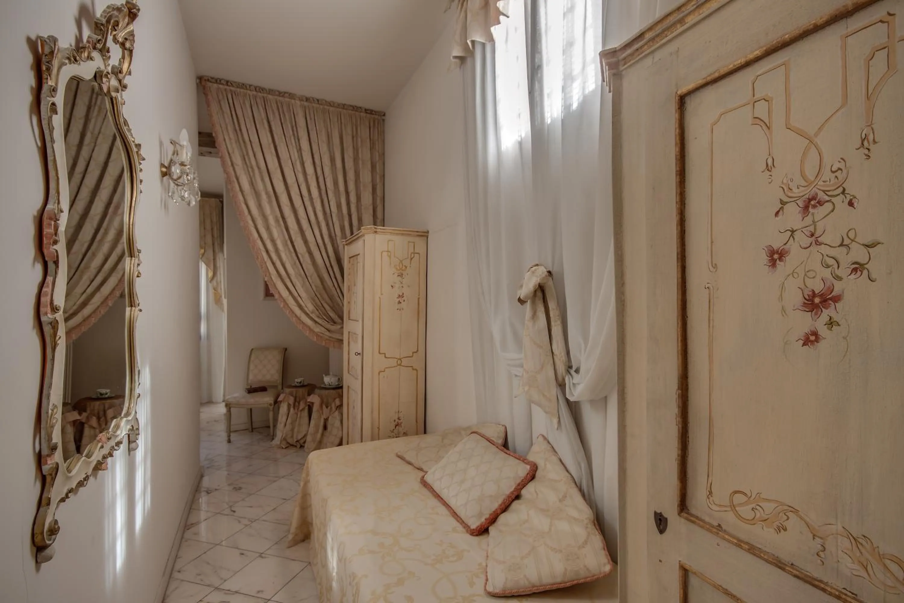 Decorative detail, Bed in Florence Dream Domus