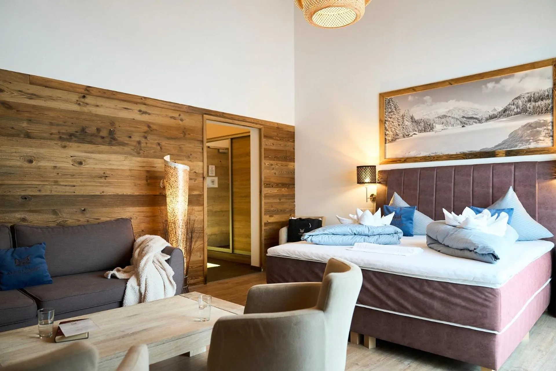 Bed in Hotel Alpennest