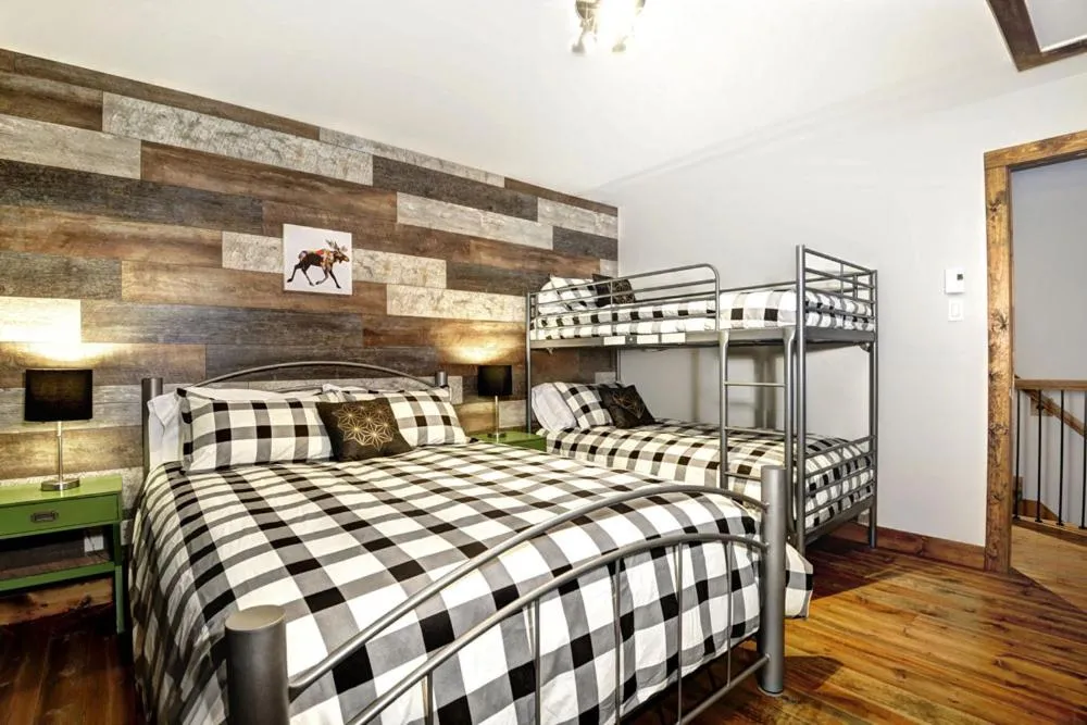 Bed in Le Sto Shack 25 Chemin Blanc by Les Chalets Alpins