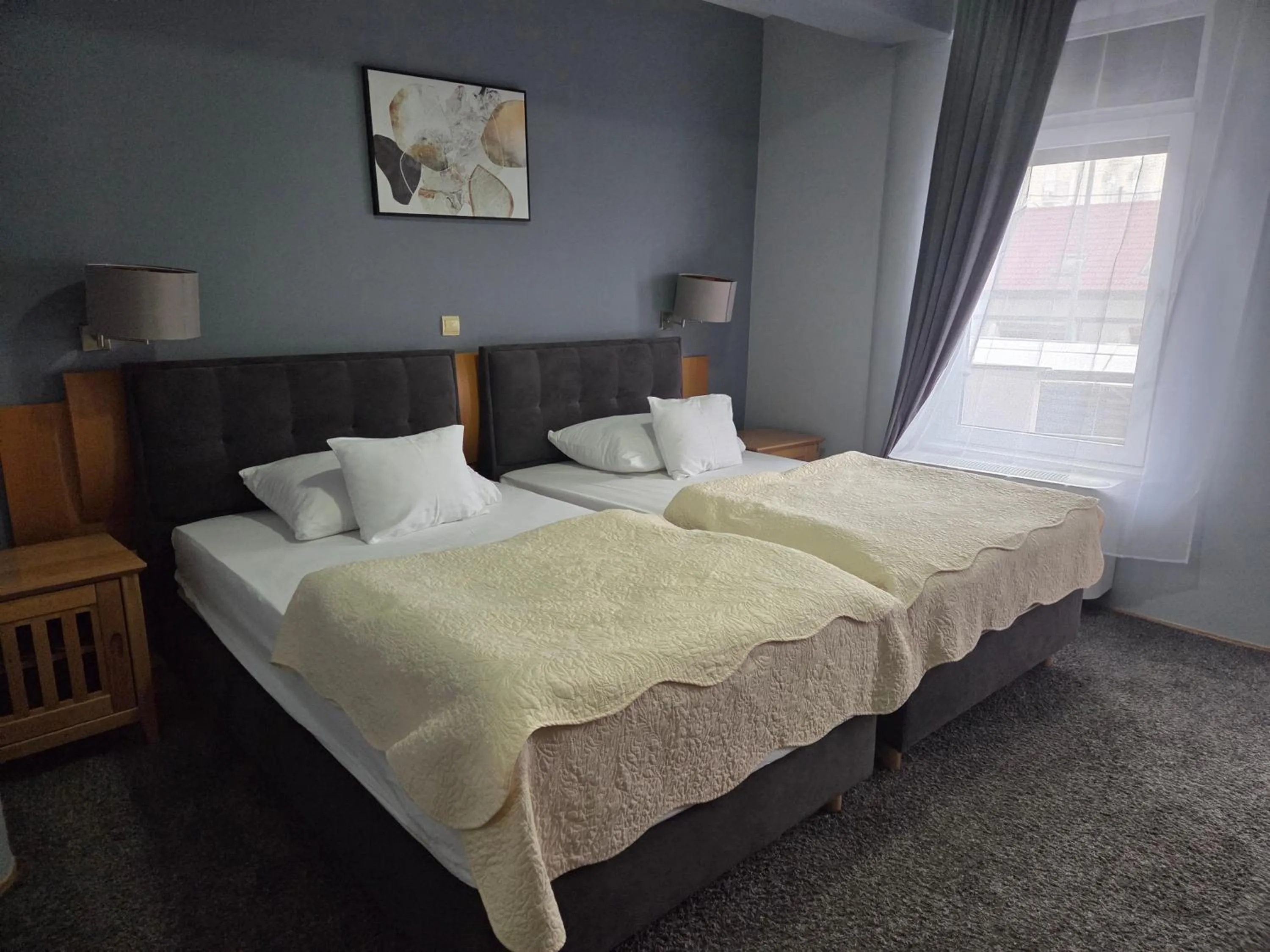 Bed in Hotel Millennium