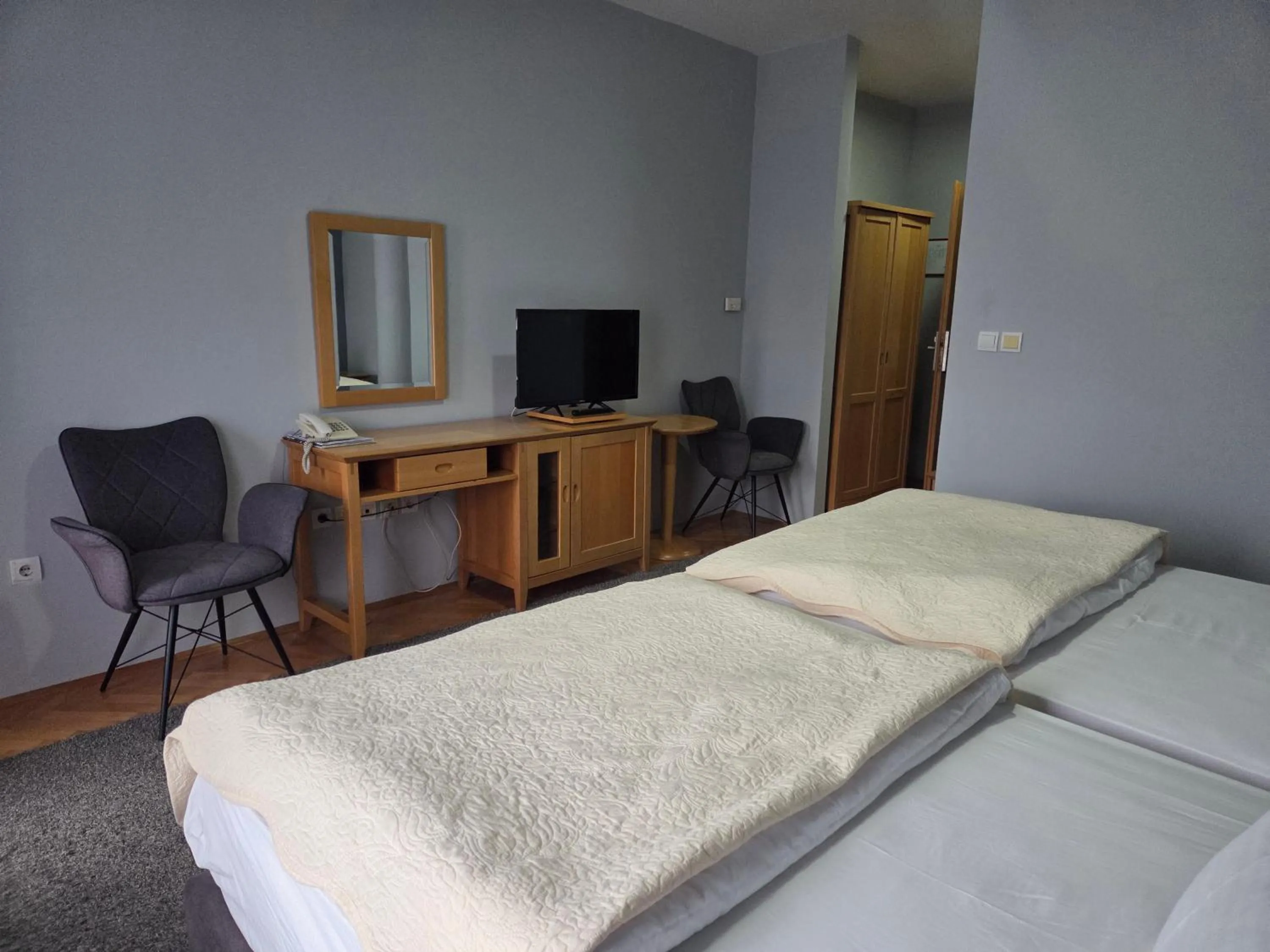 Bed in Hotel Millennium