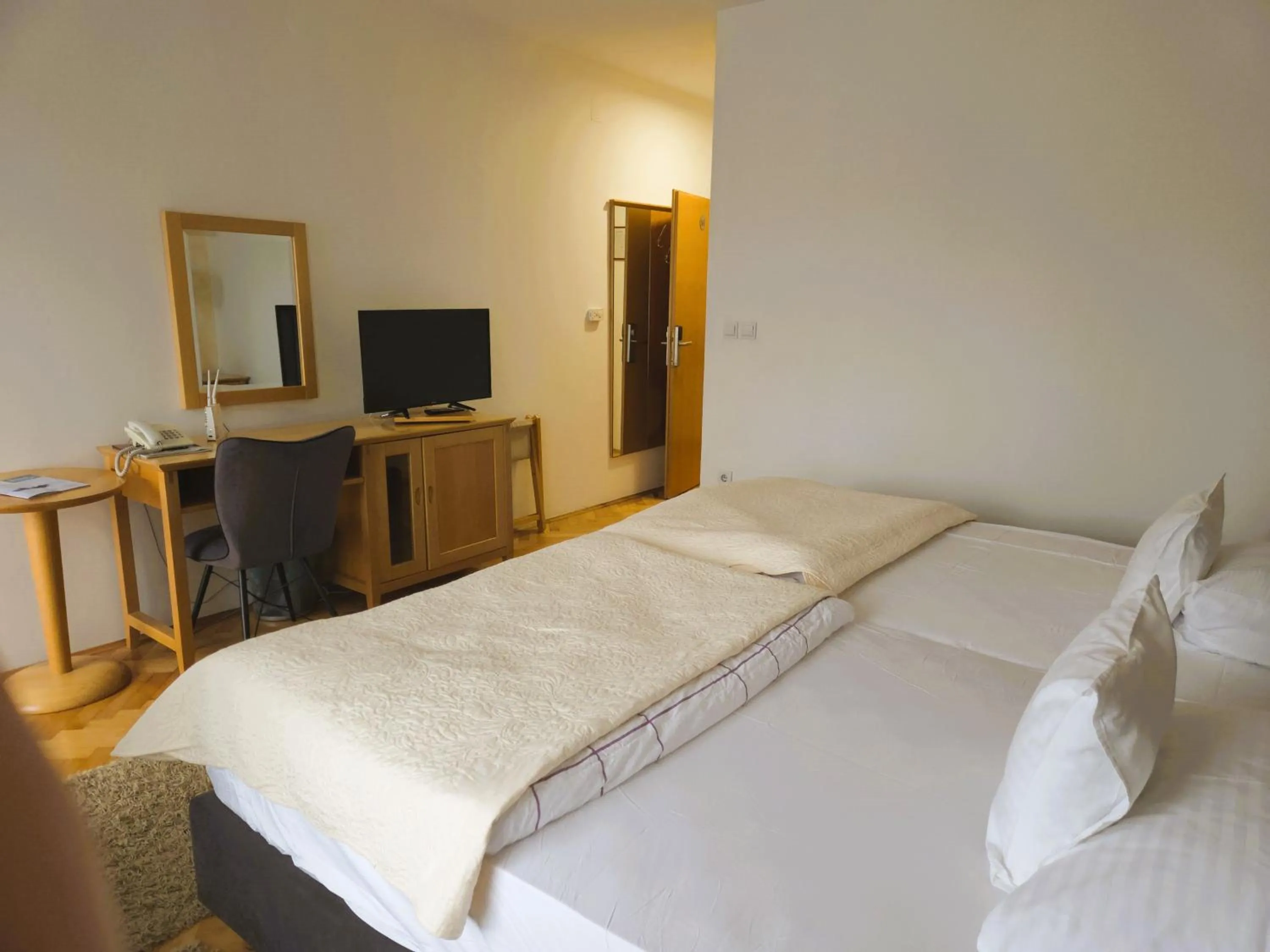 Bed in Hotel Millennium