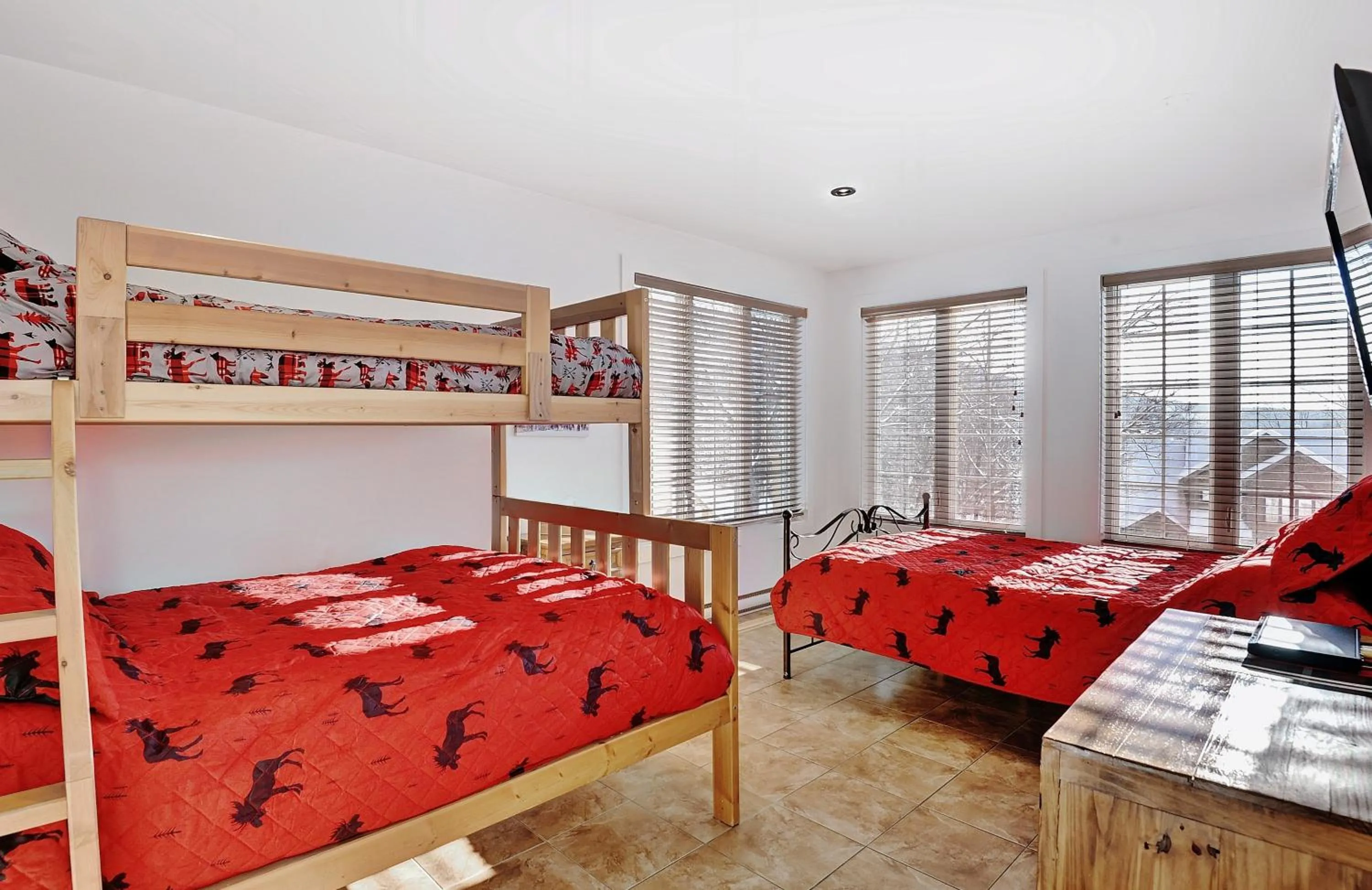 Bed in Chalets Alpins - 54 Chemin des Skieurs