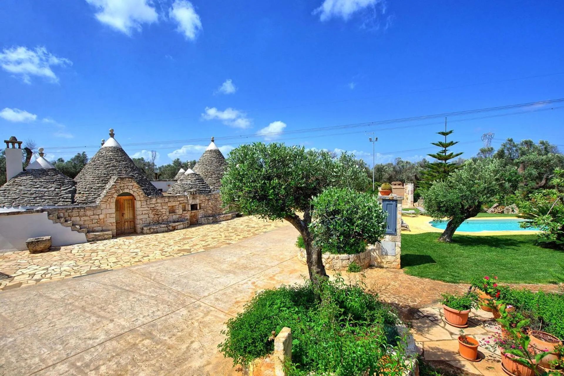 Garden in Trullo Santo Stefano by PosarelliVillas