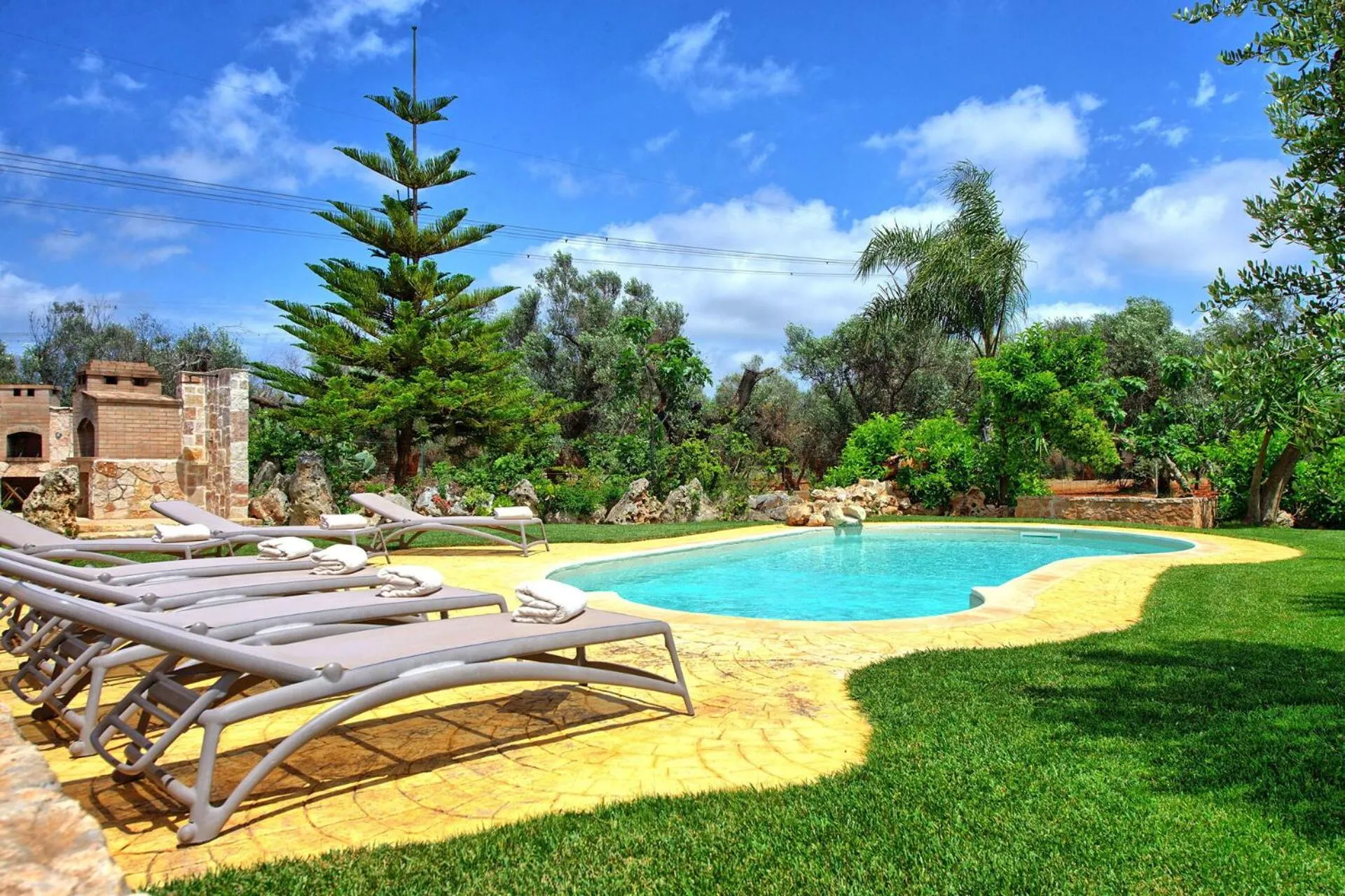 Garden in Trullo Santo Stefano by PosarelliVillas