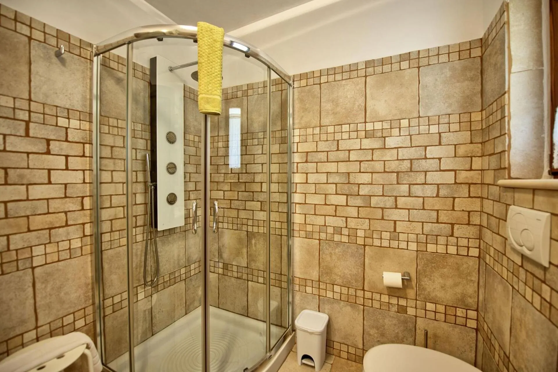Shower in Trullo Santo Stefano by PosarelliVillas
