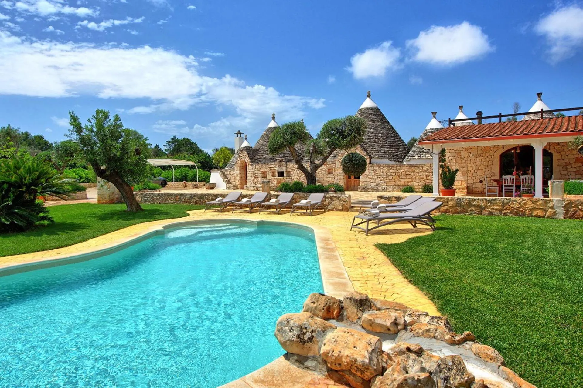 Property building in Trullo Santo Stefano by PosarelliVillas