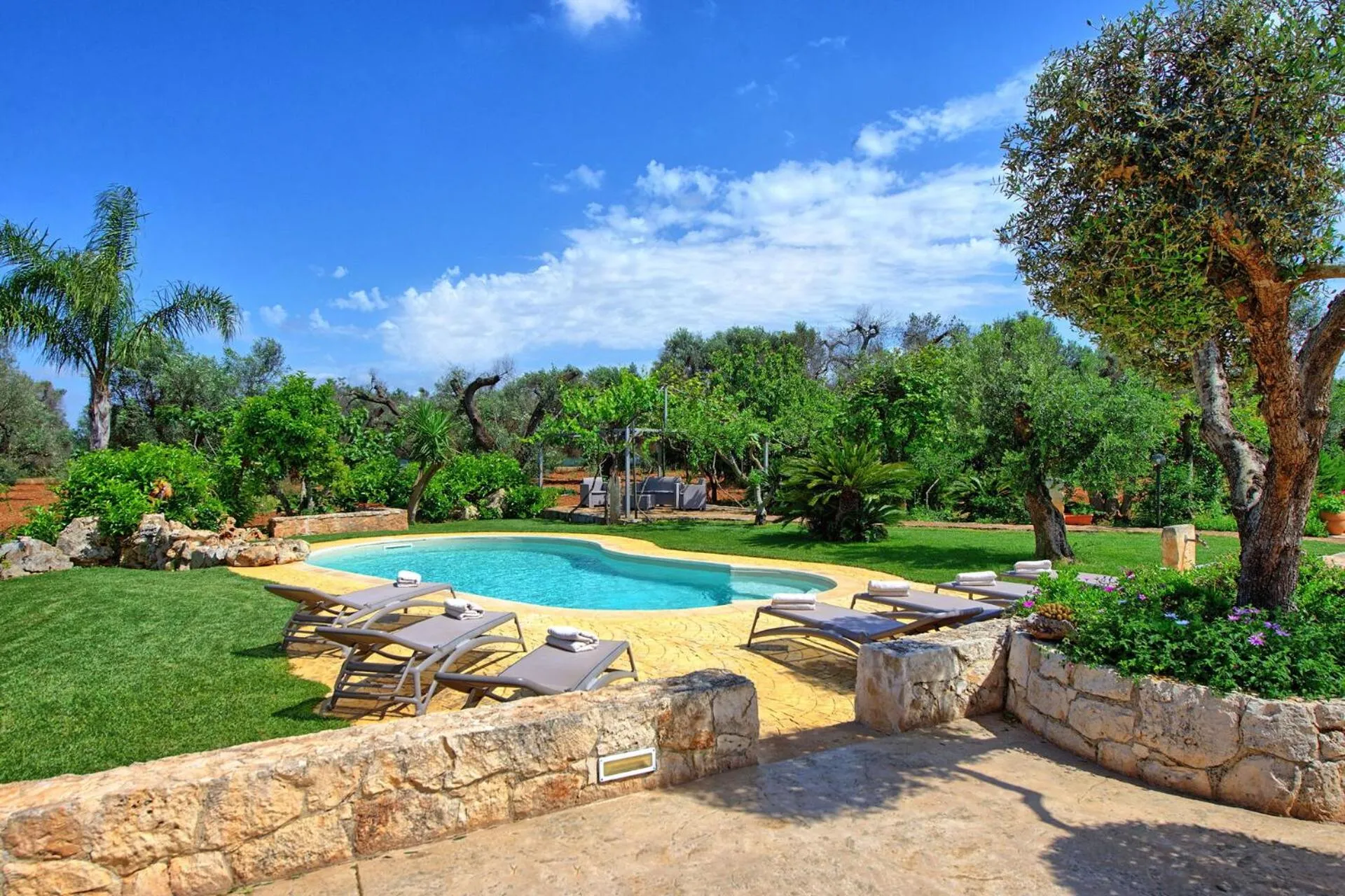 Garden in Trullo Santo Stefano by PosarelliVillas