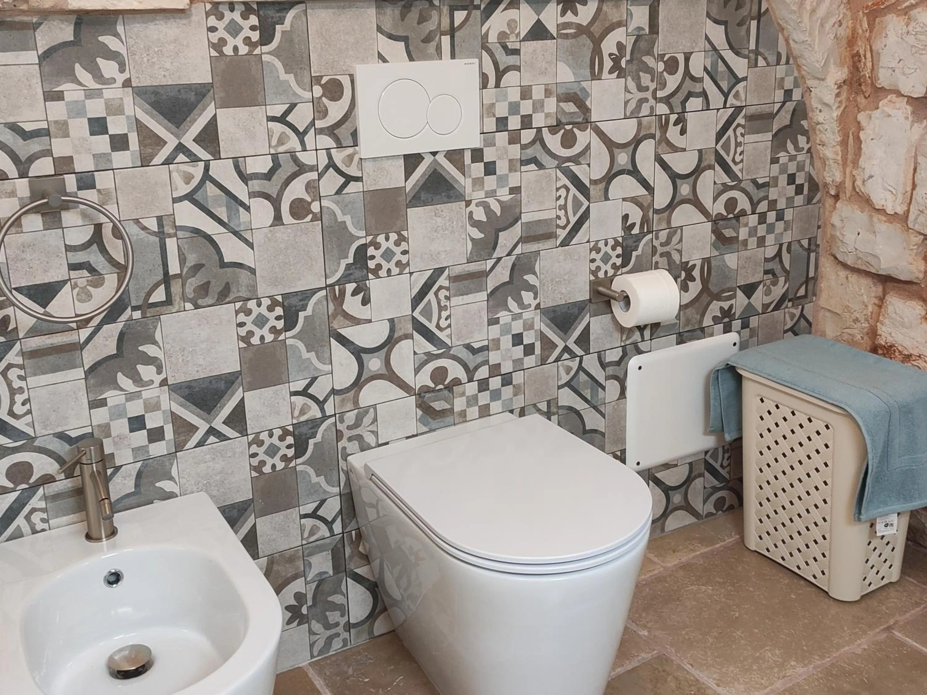 Toilet in Trullo Santo Stefano by PosarelliVillas