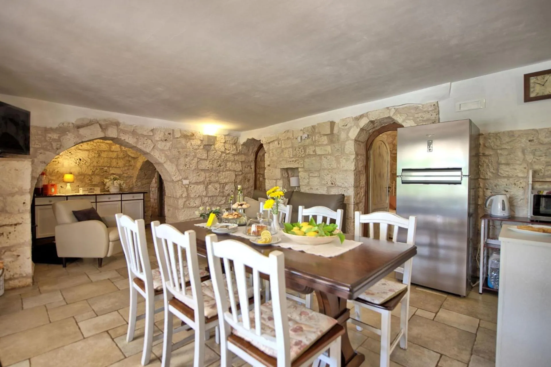 TV and multimedia in Trullo Santo Stefano by PosarelliVillas