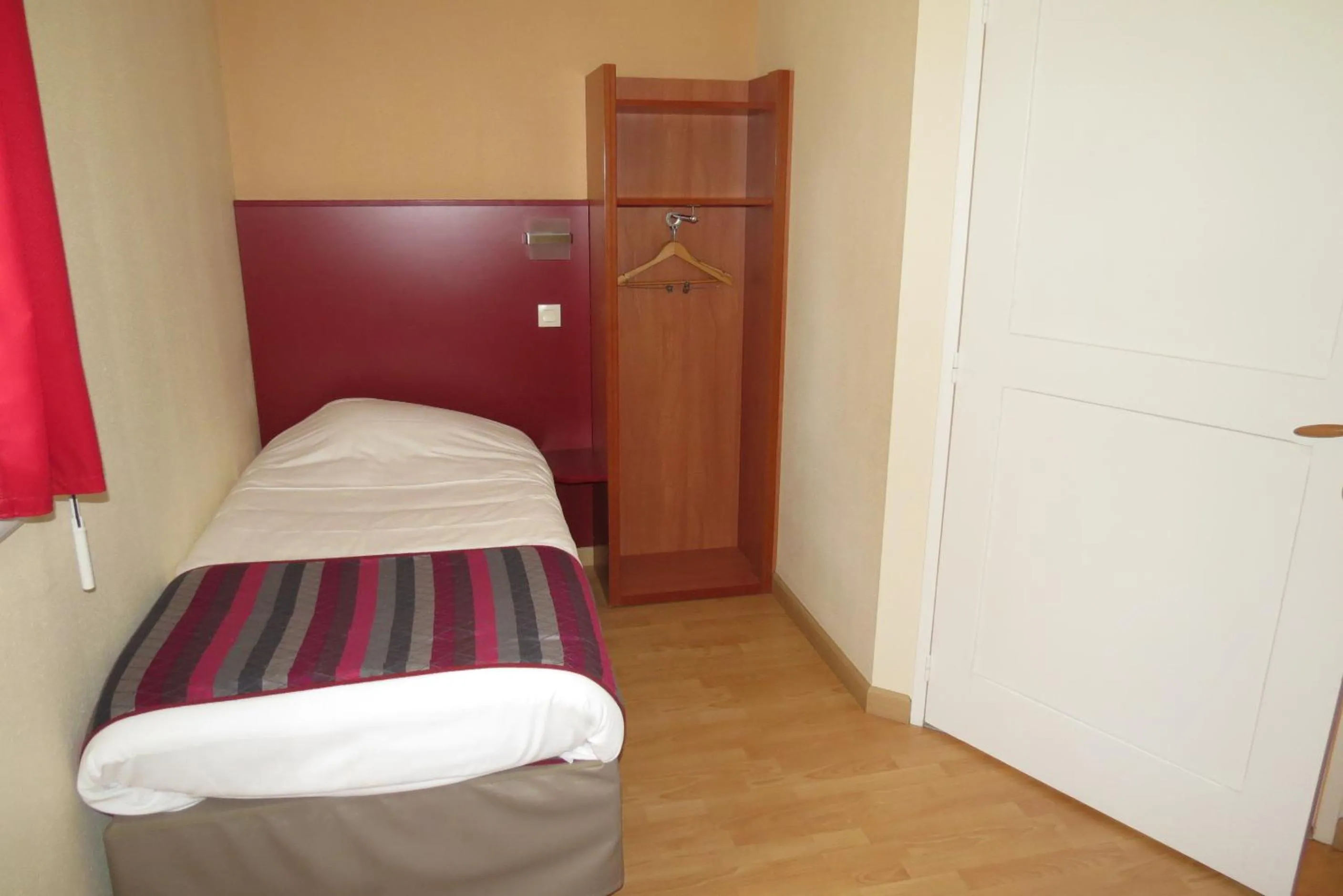 Twin Room - Disability Access in FASTHOTEL Sarlat - Abbys Hotel