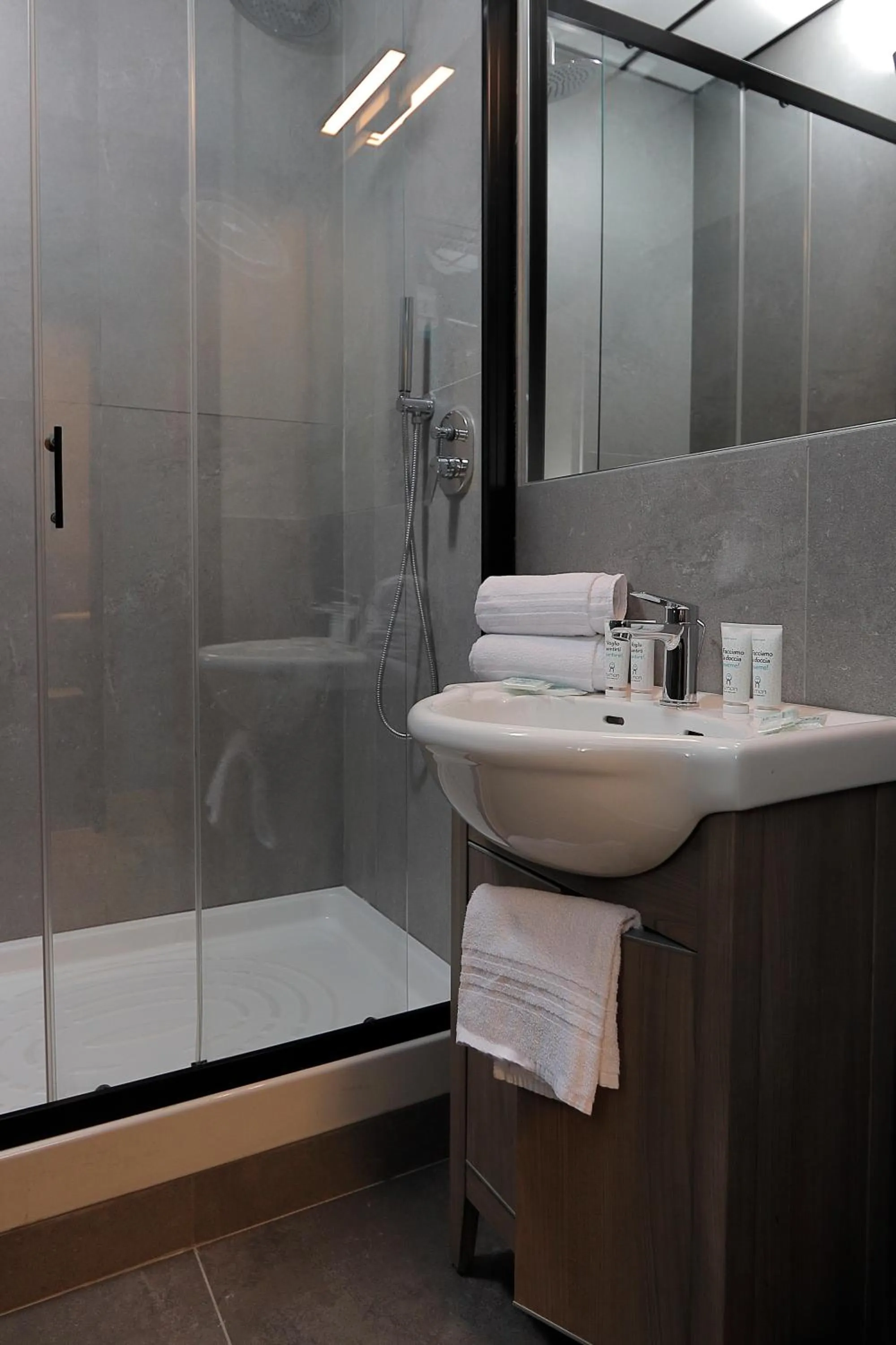 Shower in Plus Florence