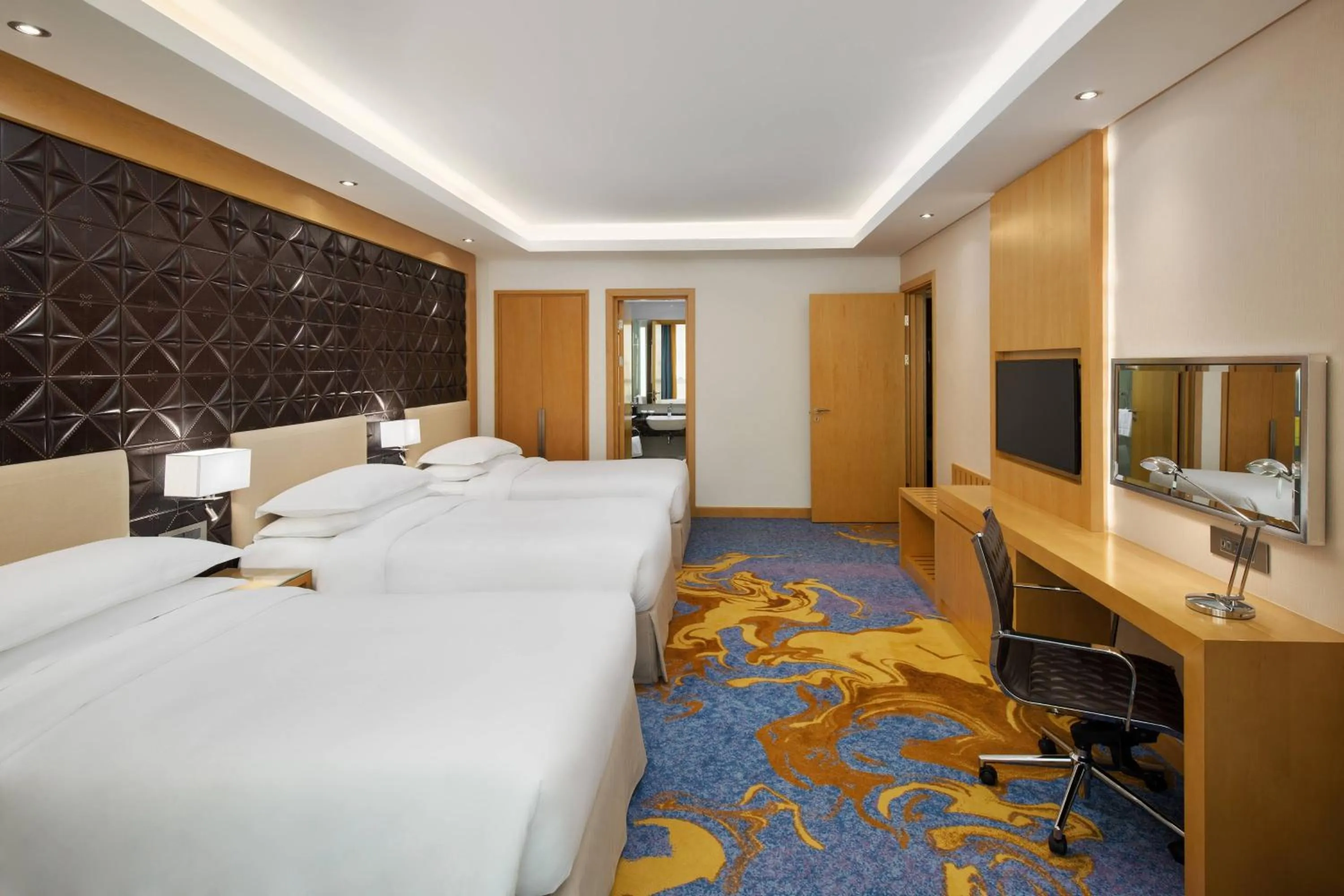 Photo of the whole room, Bed in Sheraton Makkah Jabal Al Kaaba Hotel