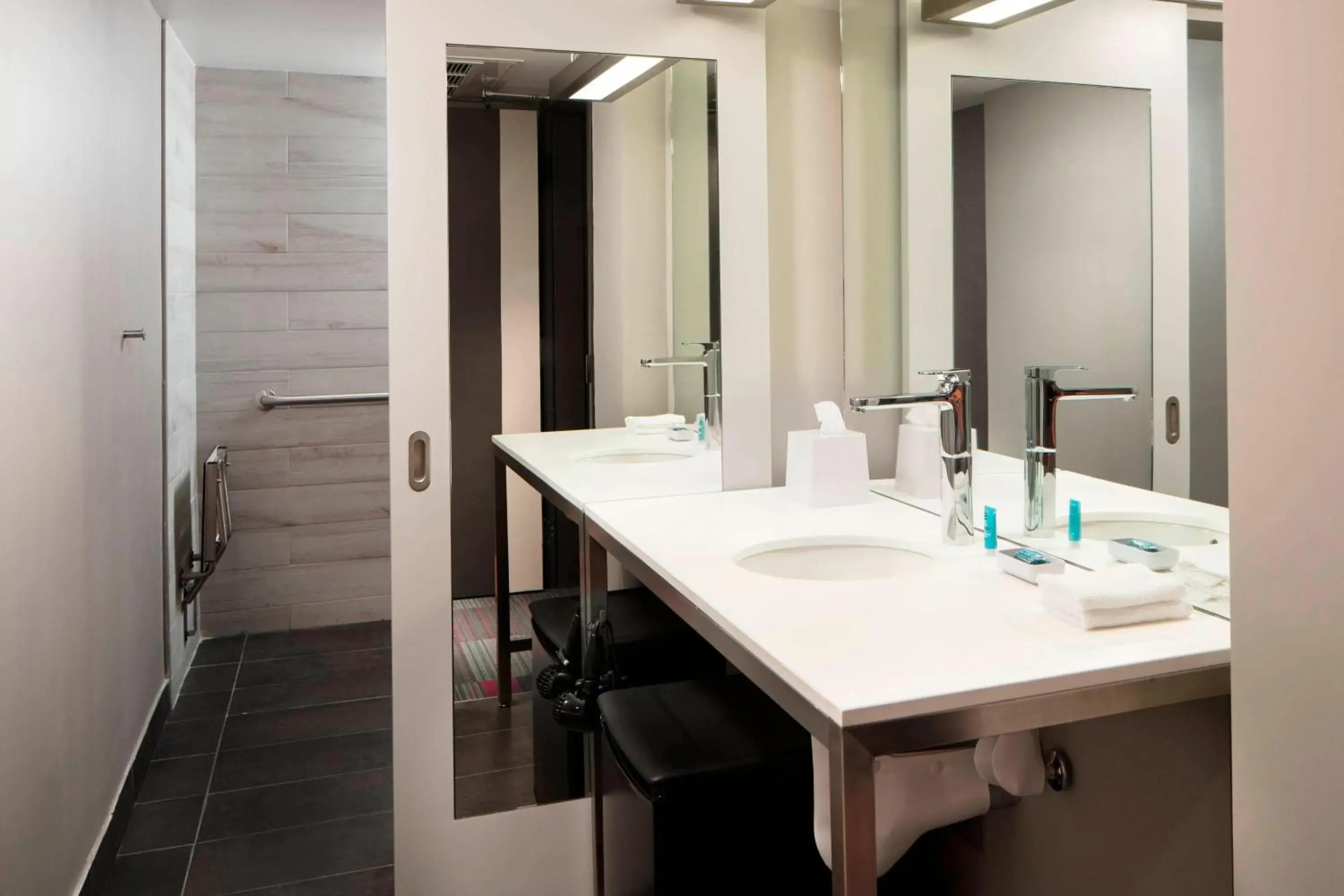 Aloft King Room with Roll-In Shower - Mobility/Hearing Accessible in Aloft Coral Gables Aloft King Room with Roll-In Shower - Mobility/Hearing Accessible in Aloft Coral Gables