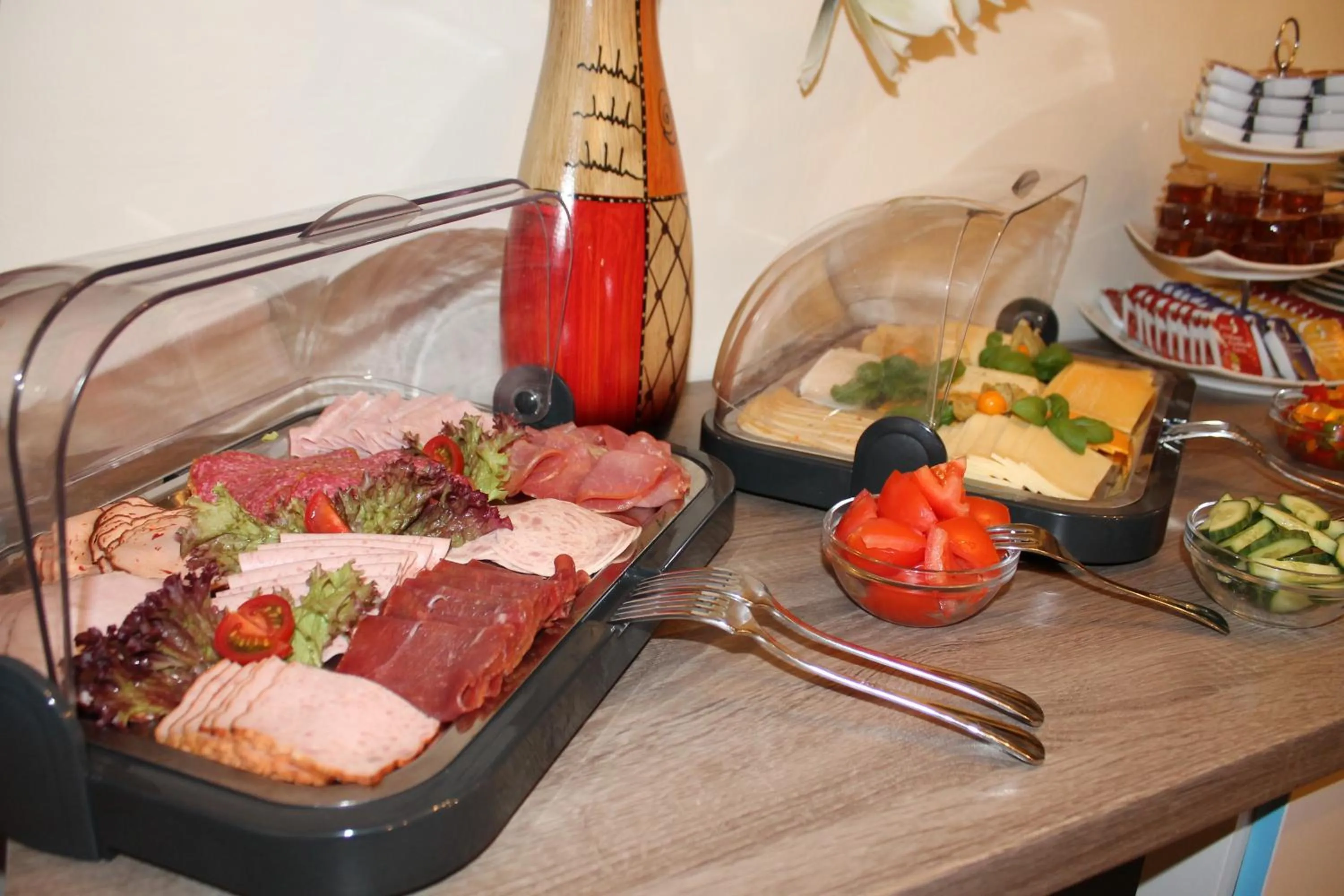 Buffet breakfast in Le petit Palais - Hotel/Pension