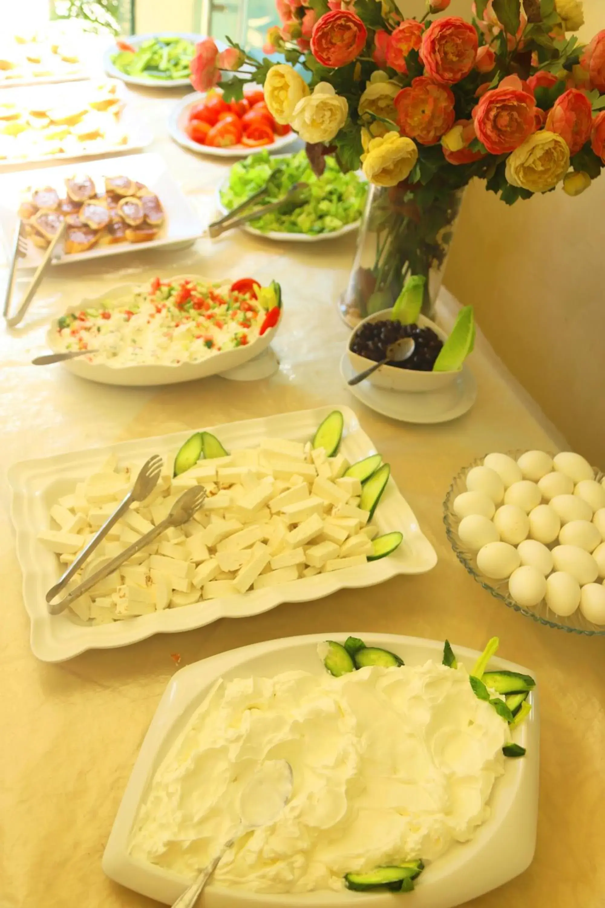 Food and drinks in Royal Garden Hotel Food and drinks in Royal Garden Hotel