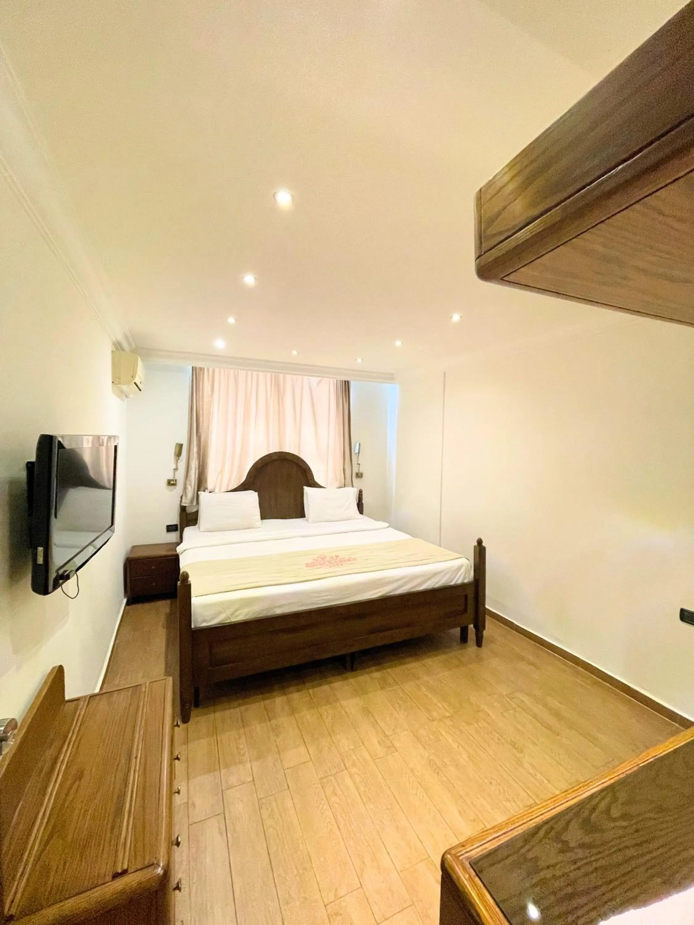 Bed in Royal Garden Hotel