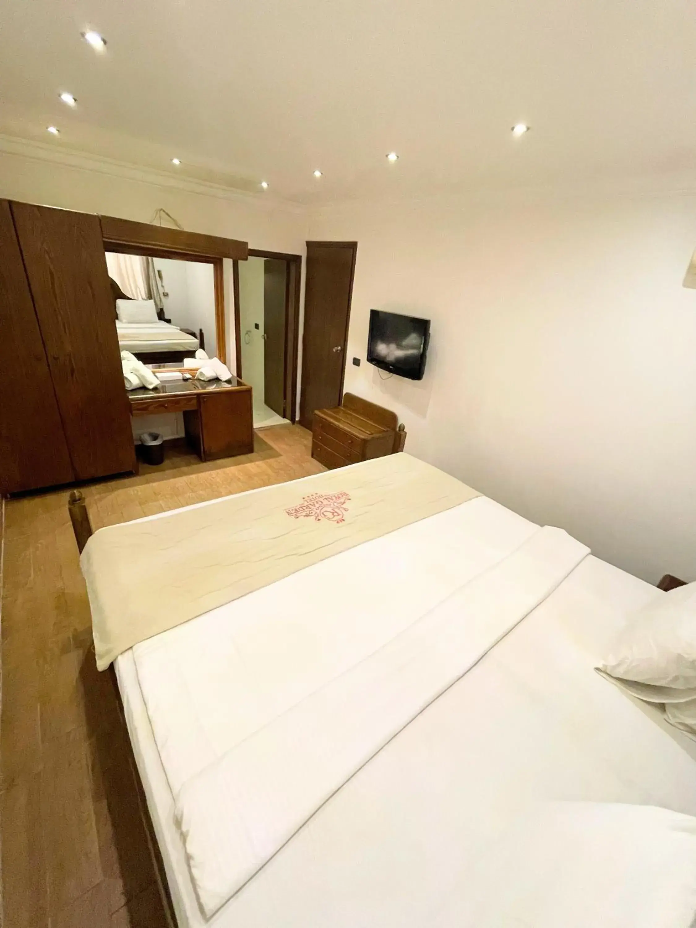 Bed in Royal Garden Hotel Bed in Royal Garden Hotel