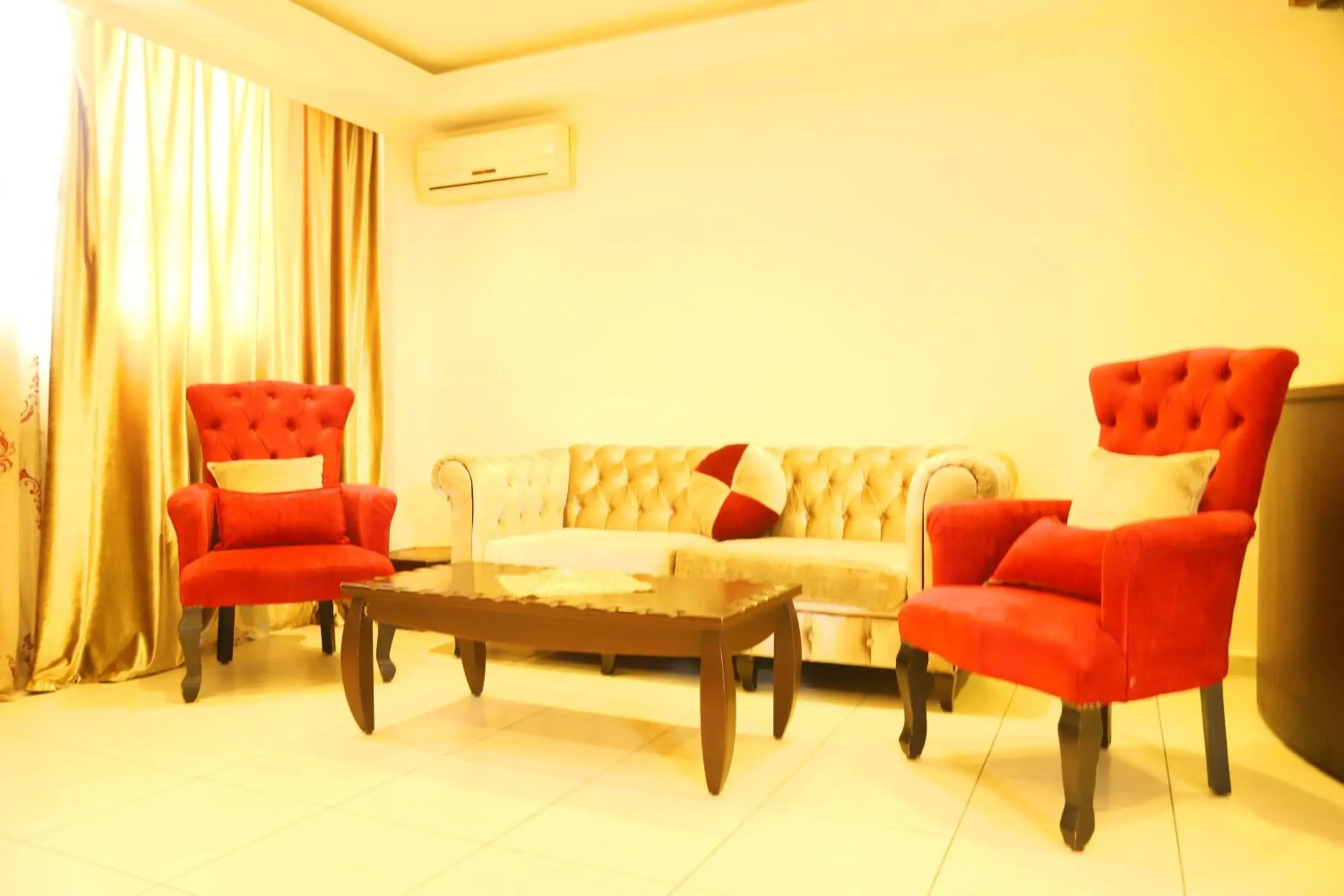 Living room in Royal Garden Hotel Living room in Royal Garden Hotel