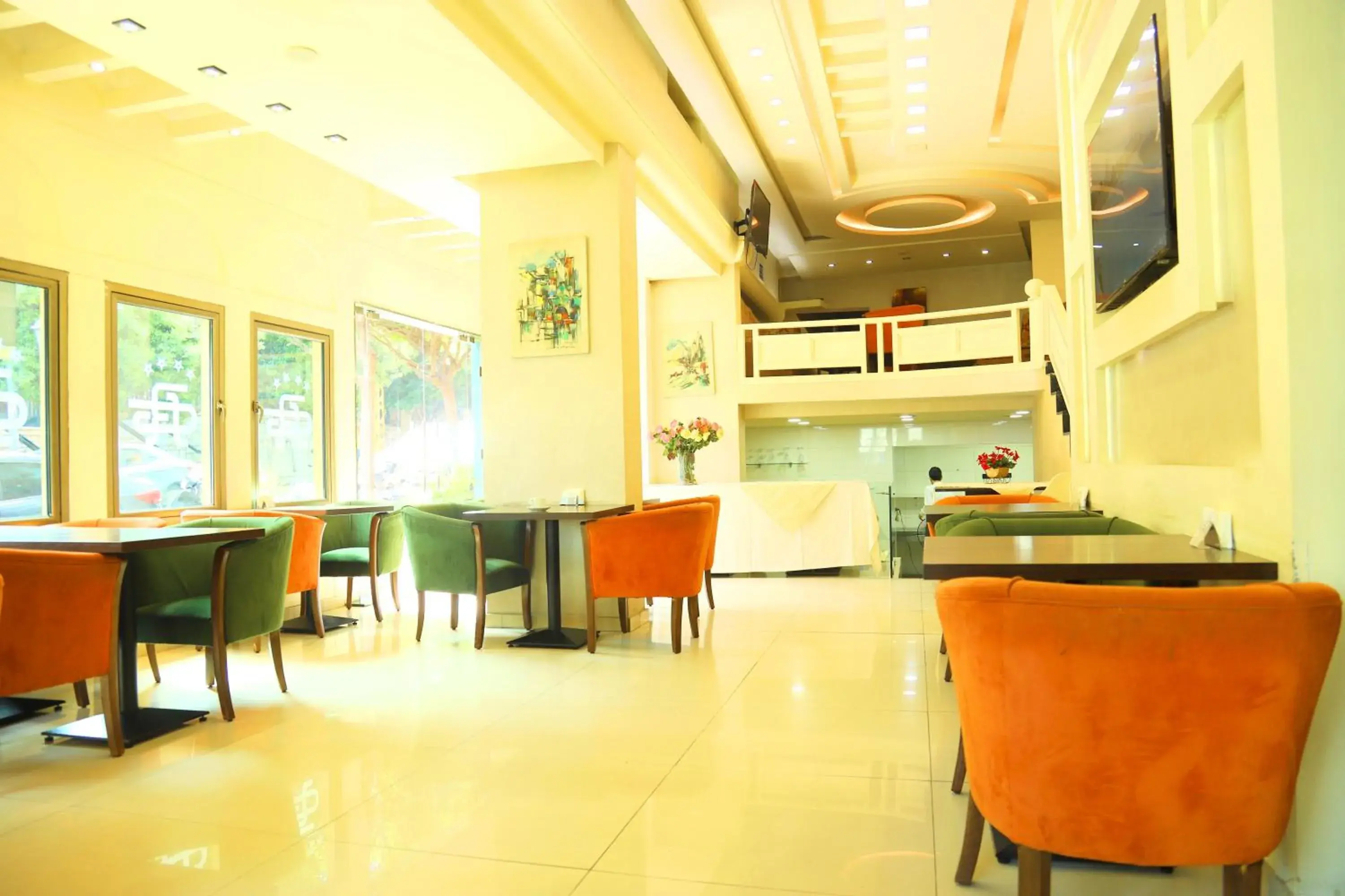 Restaurant/places to eat in Royal Garden Hotel Restaurant/places to eat in Royal Garden Hotel