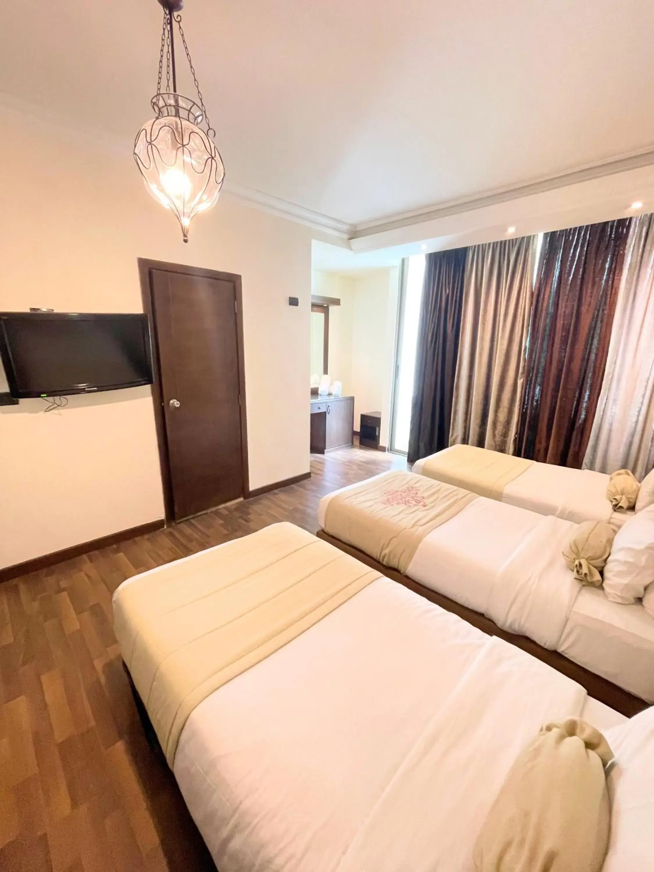 Bed in Royal Garden Hotel Bed in Royal Garden Hotel