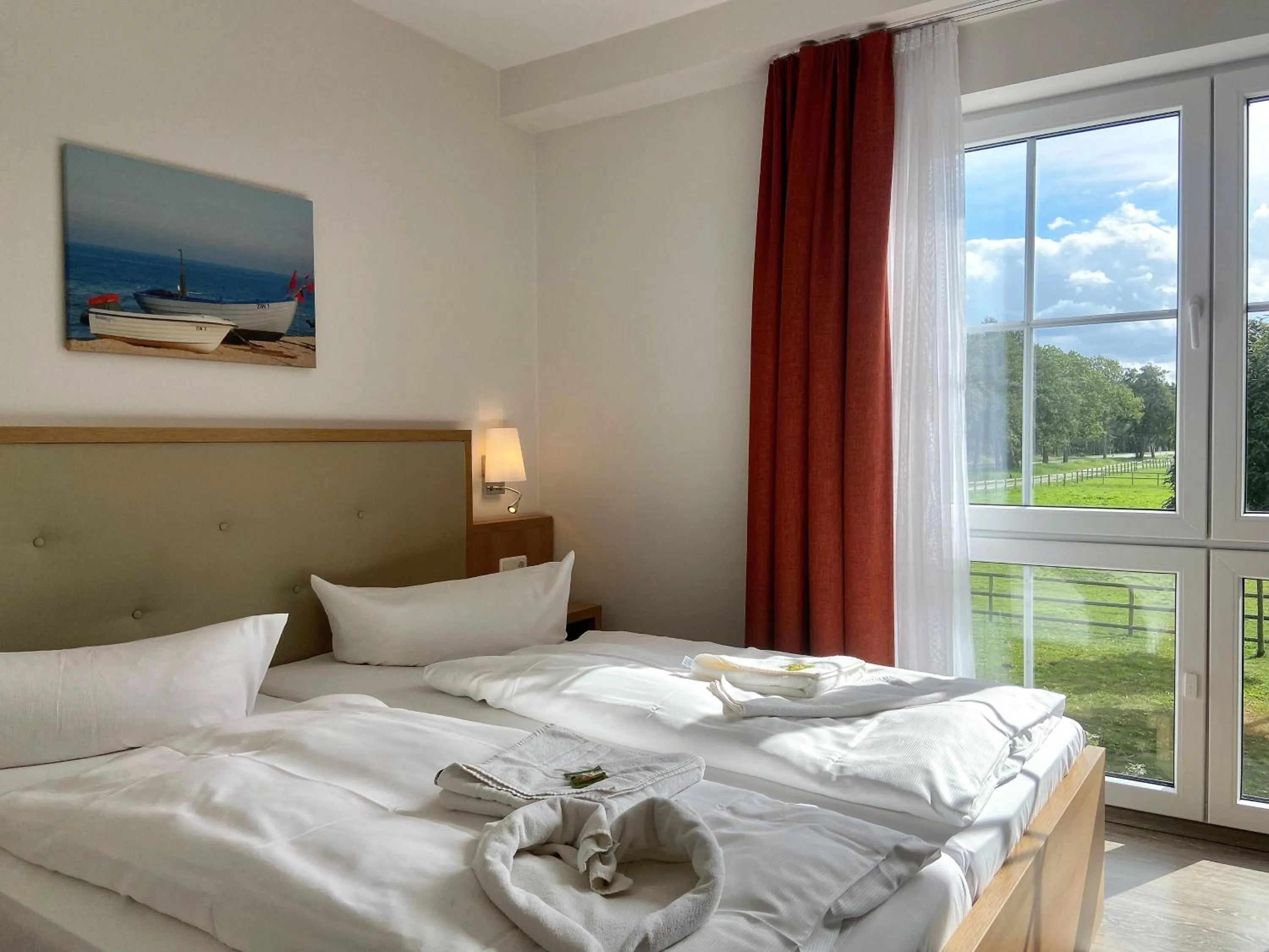 Photo of the whole room, Bed in Friesenhof Hotel-Restaurant-Reitanlage