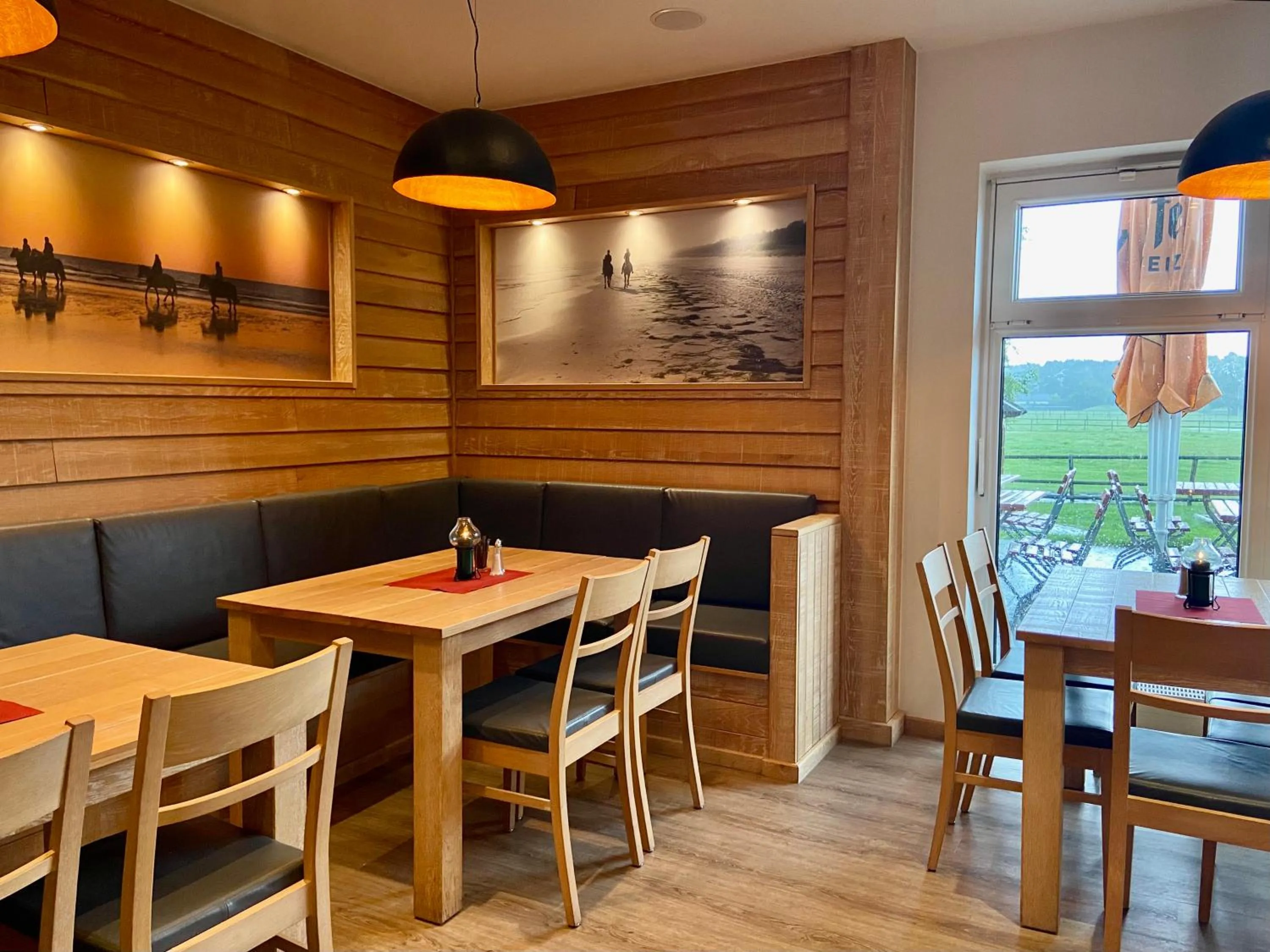Restaurant/places to eat in Friesenhof Hotel-Restaurant-Reitanlage