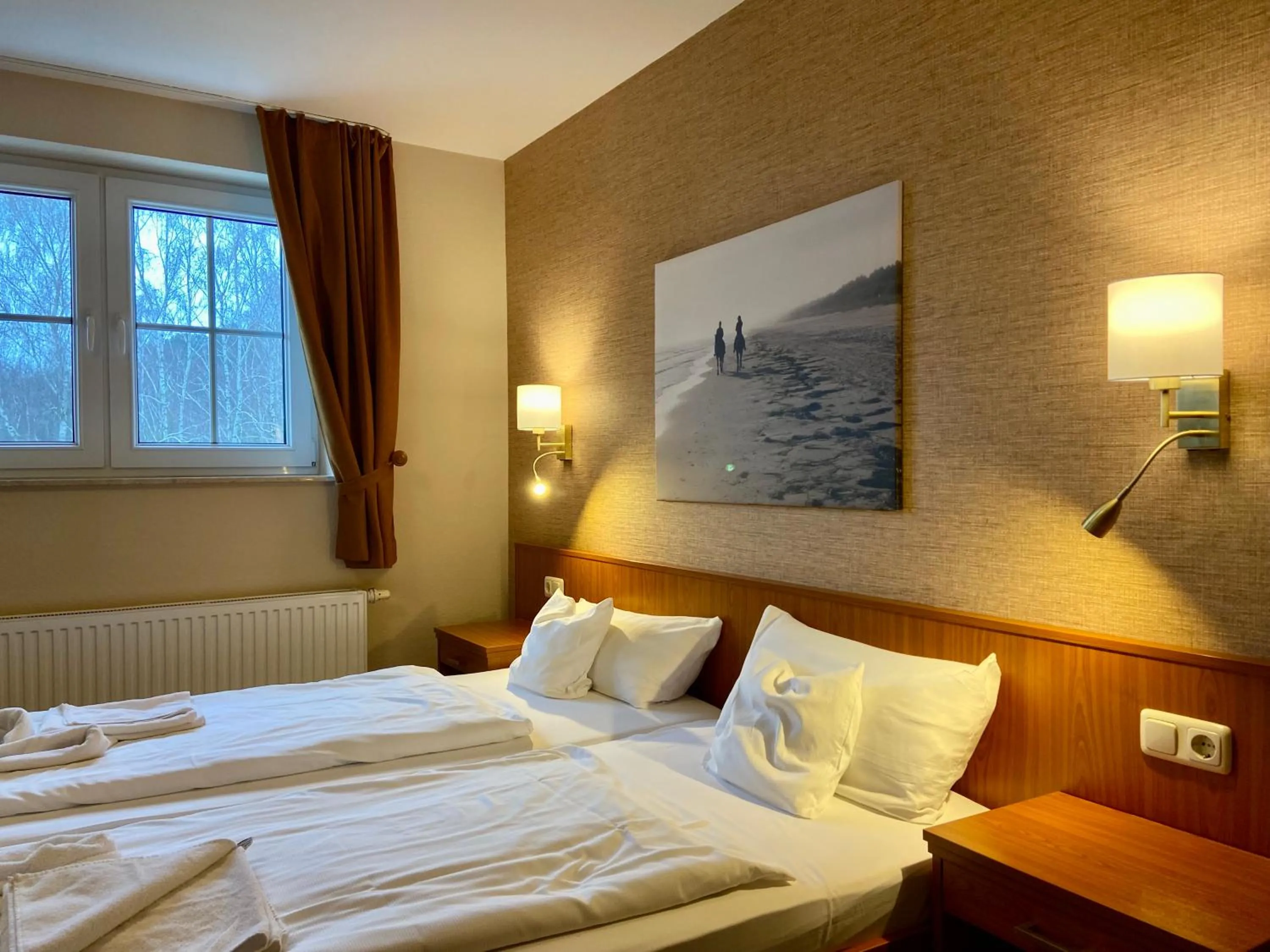 Photo of the whole room, Bed in Friesenhof Hotel-Restaurant-Reitanlage