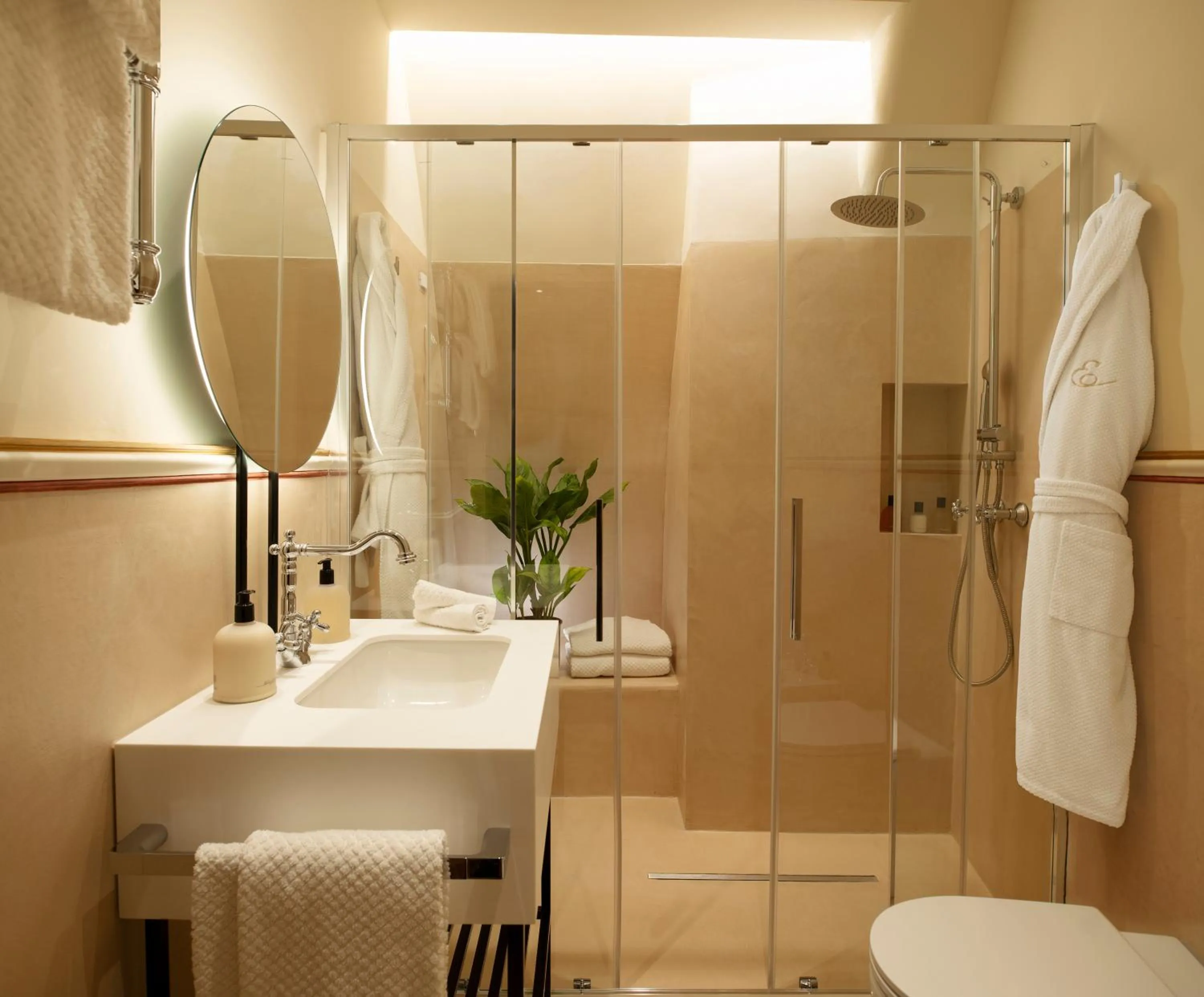 Shower in Elizabeth Unique Hotel | a Member of Design Hotels™