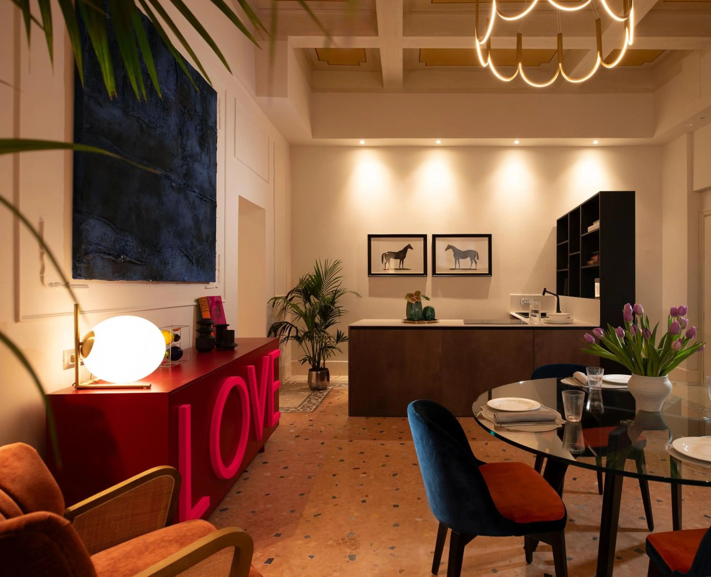 TV and multimedia in Elizabeth Unique Hotel | a Member of Design Hotels™