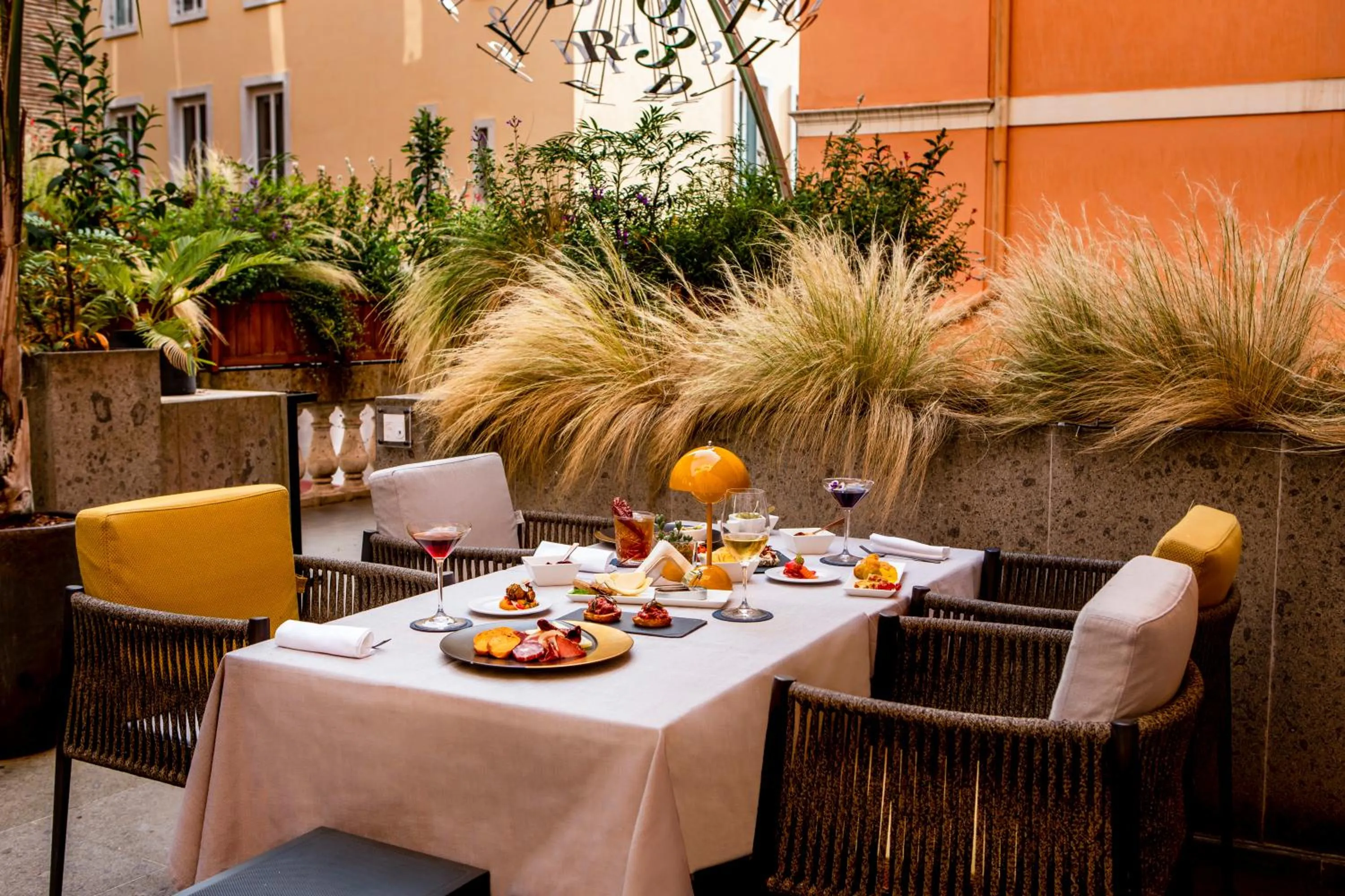 Restaurant/places to eat in Elizabeth Unique Hotel | a Member of Design Hotels™