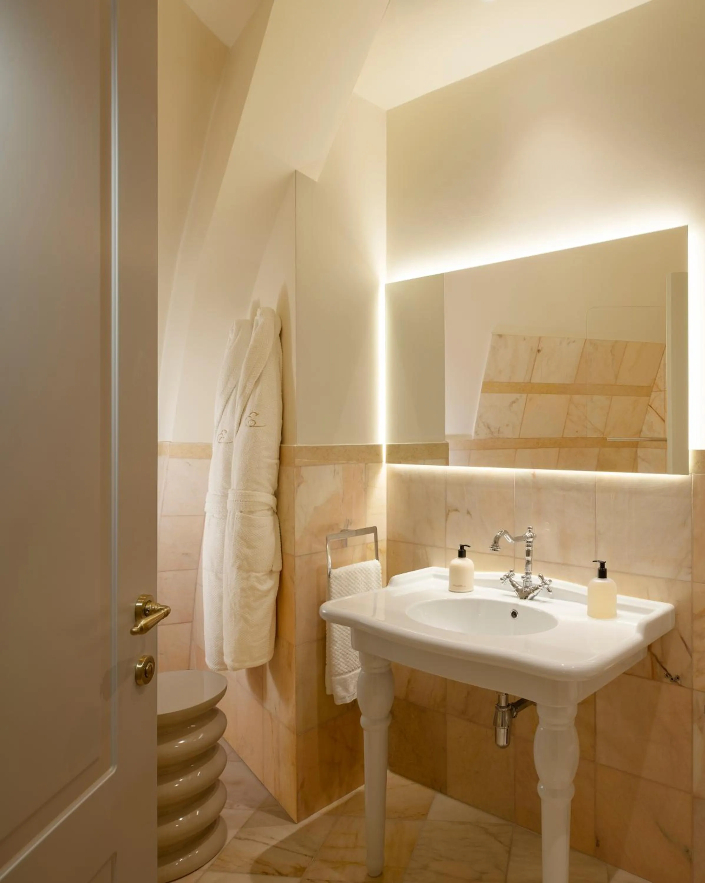 Bathroom in Elizabeth Unique Hotel | a Member of Design Hotels™