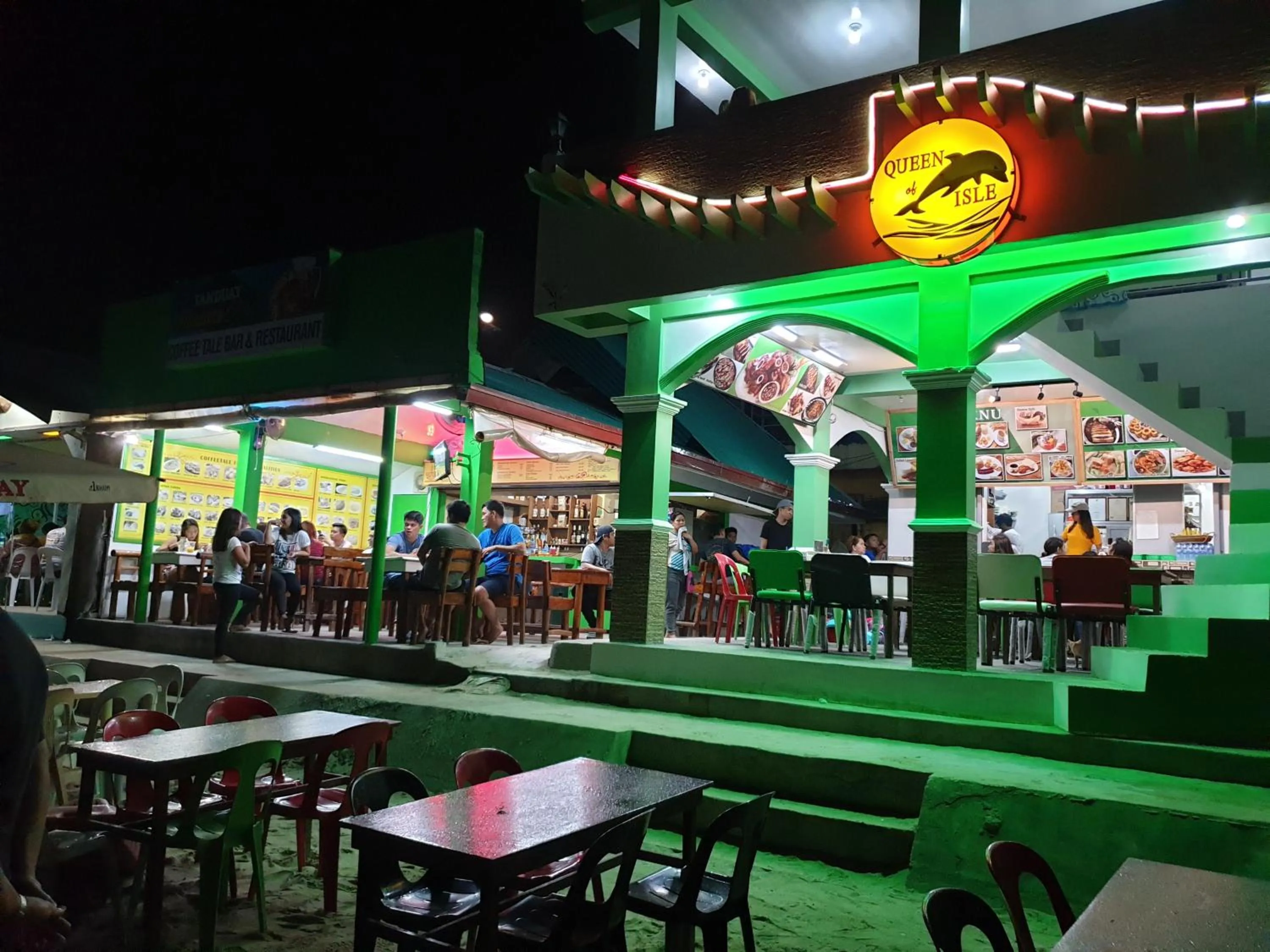 Queen of Isle Cottages and Restaurant