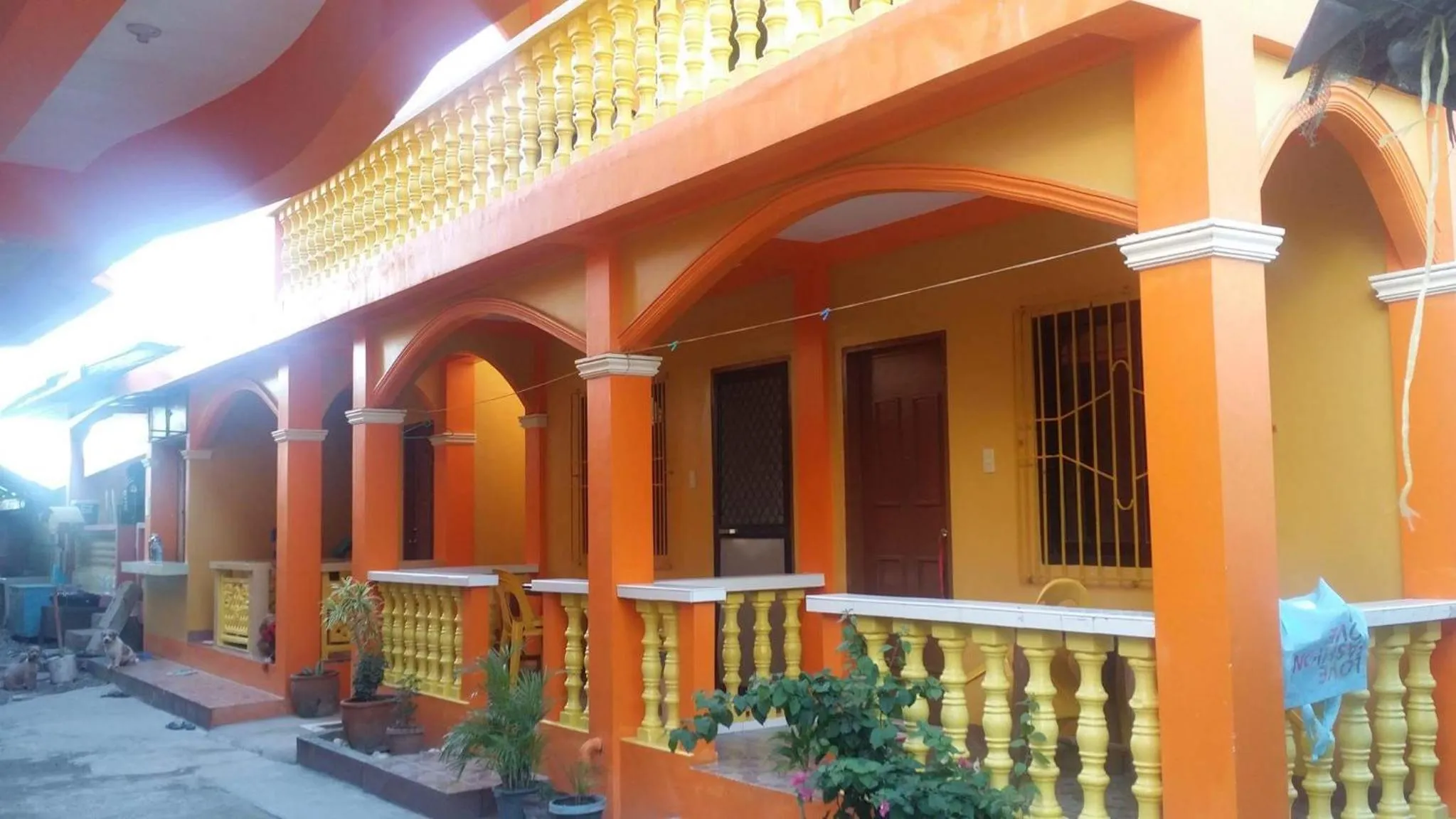 Queen of Isle Cottages and Restaurant