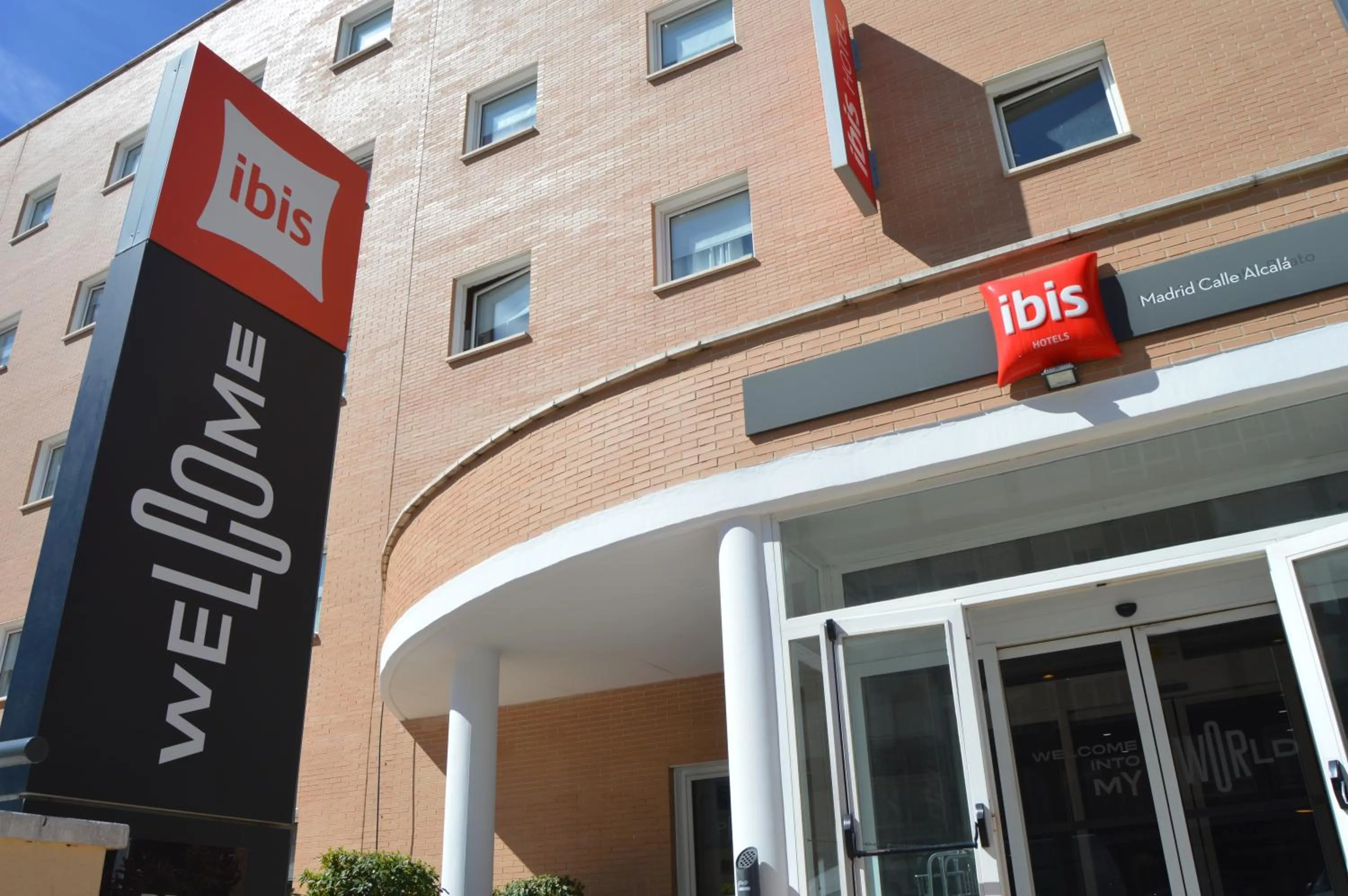 Facade/entrance in Ibis Madrid Calle Alcalá