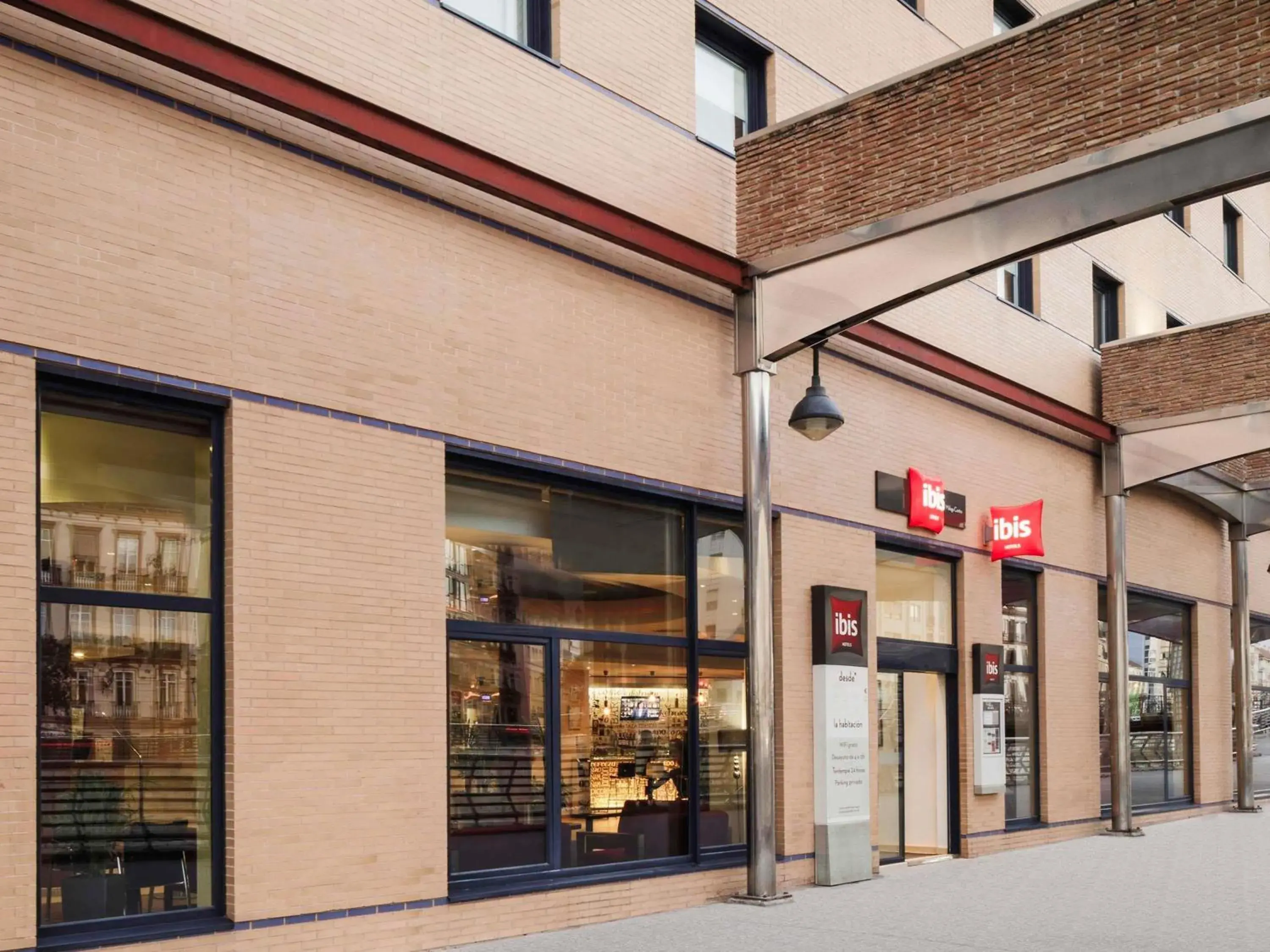 Property building in Ibis Malaga Centro Ciudad Property building in Ibis Malaga Centro Ciudad