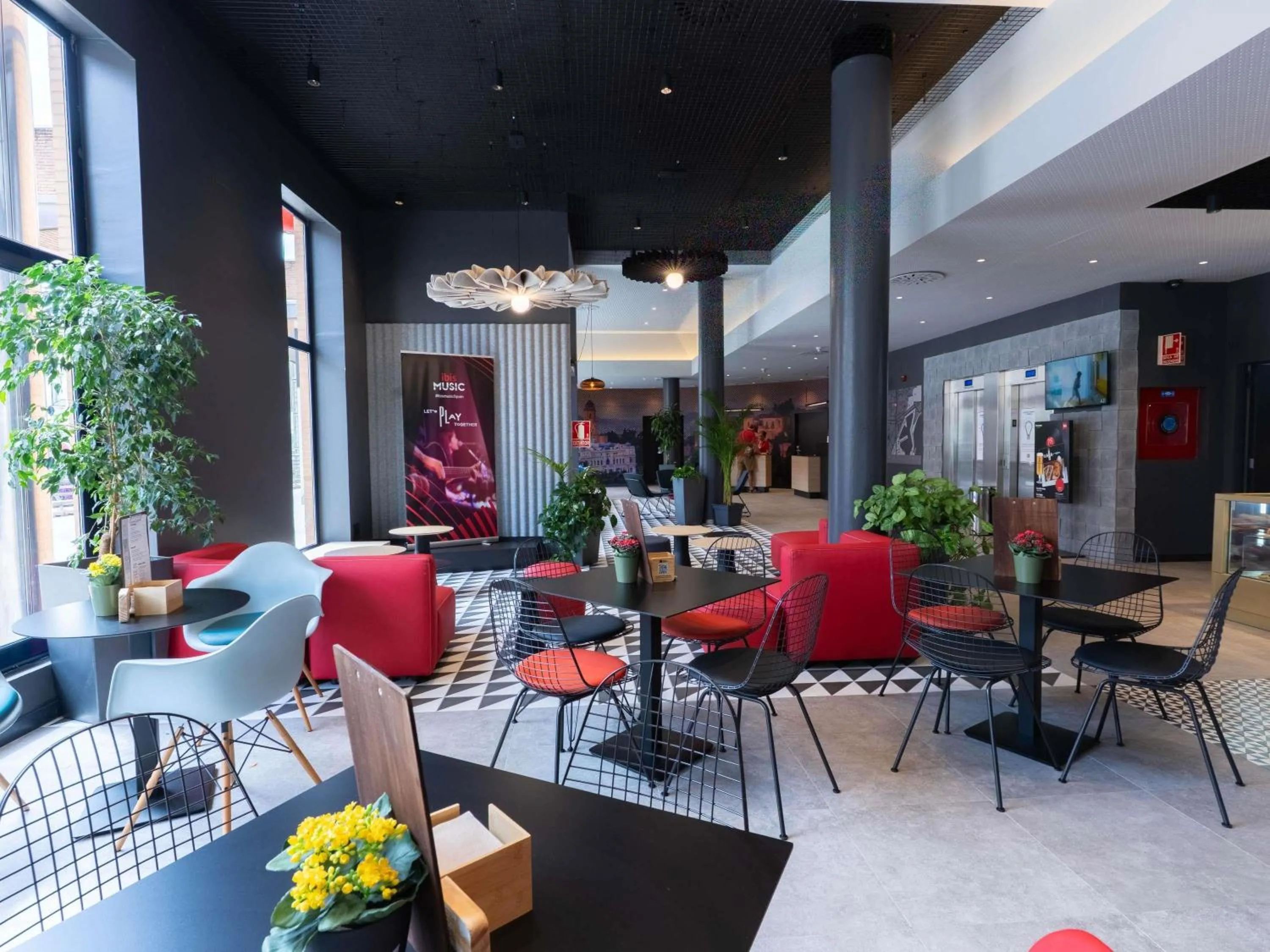 Lounge or bar in Ibis Malaga Centro Ciudad