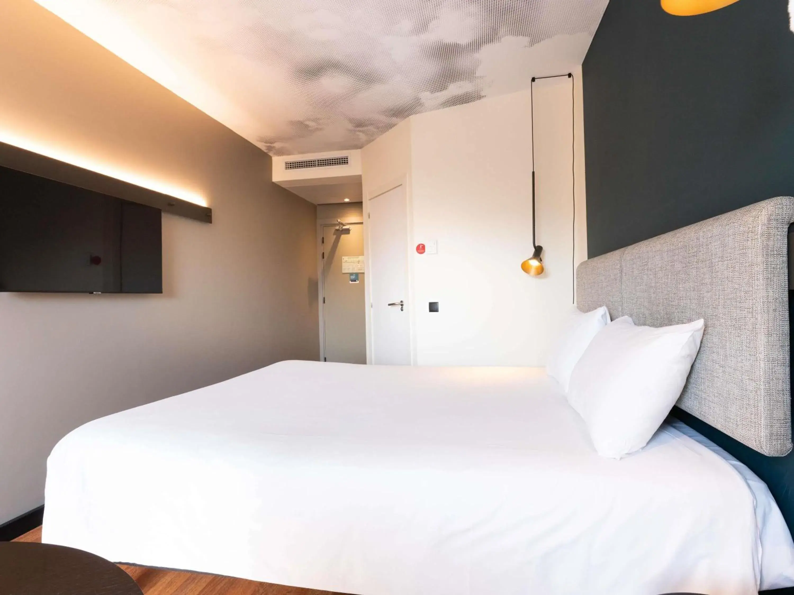 Bedroom, Bed in Ibis Malaga Centro Ciudad Bedroom, Bed in Ibis Malaga Centro Ciudad