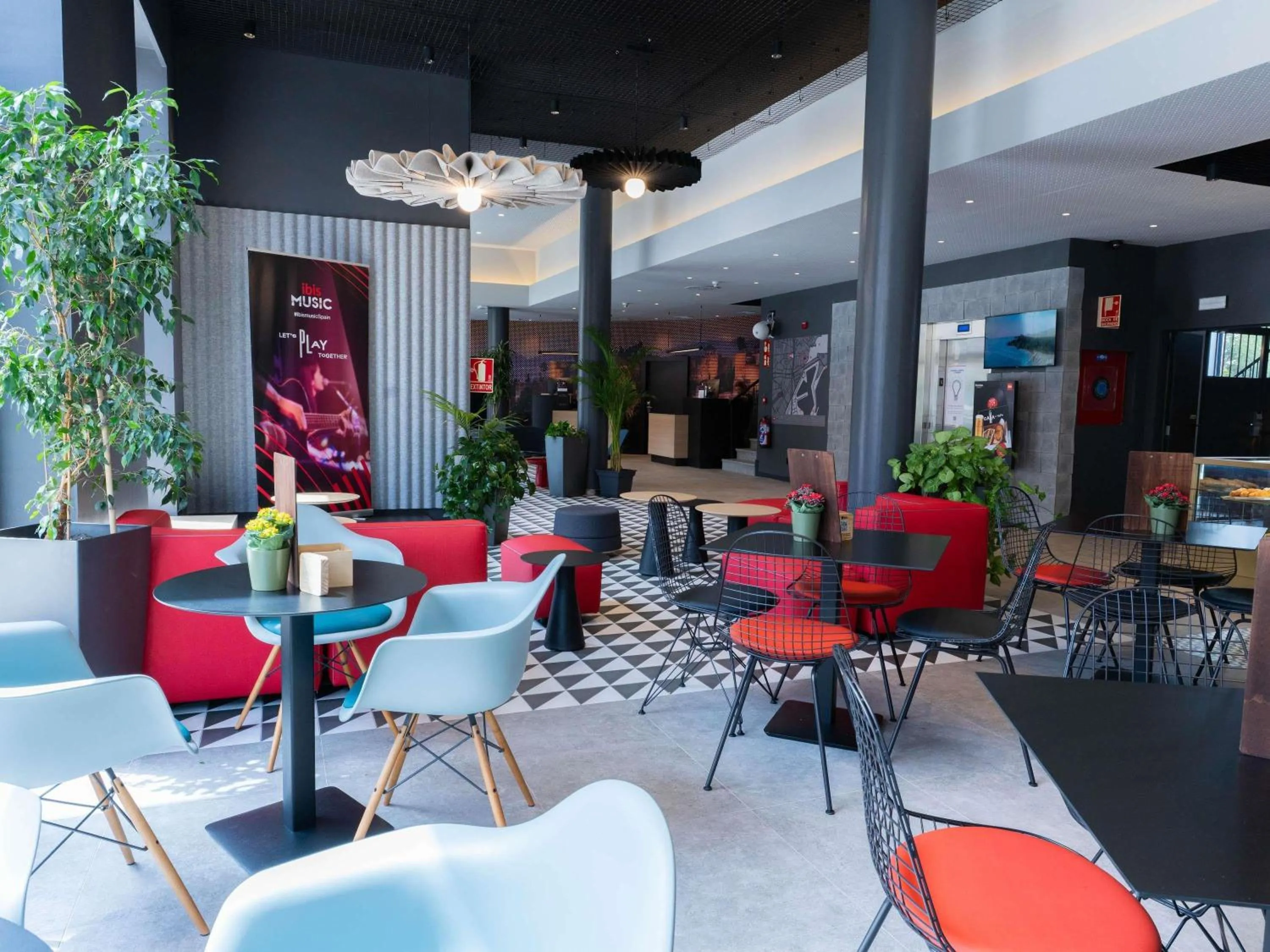 Lounge or bar in Ibis Malaga Centro Ciudad