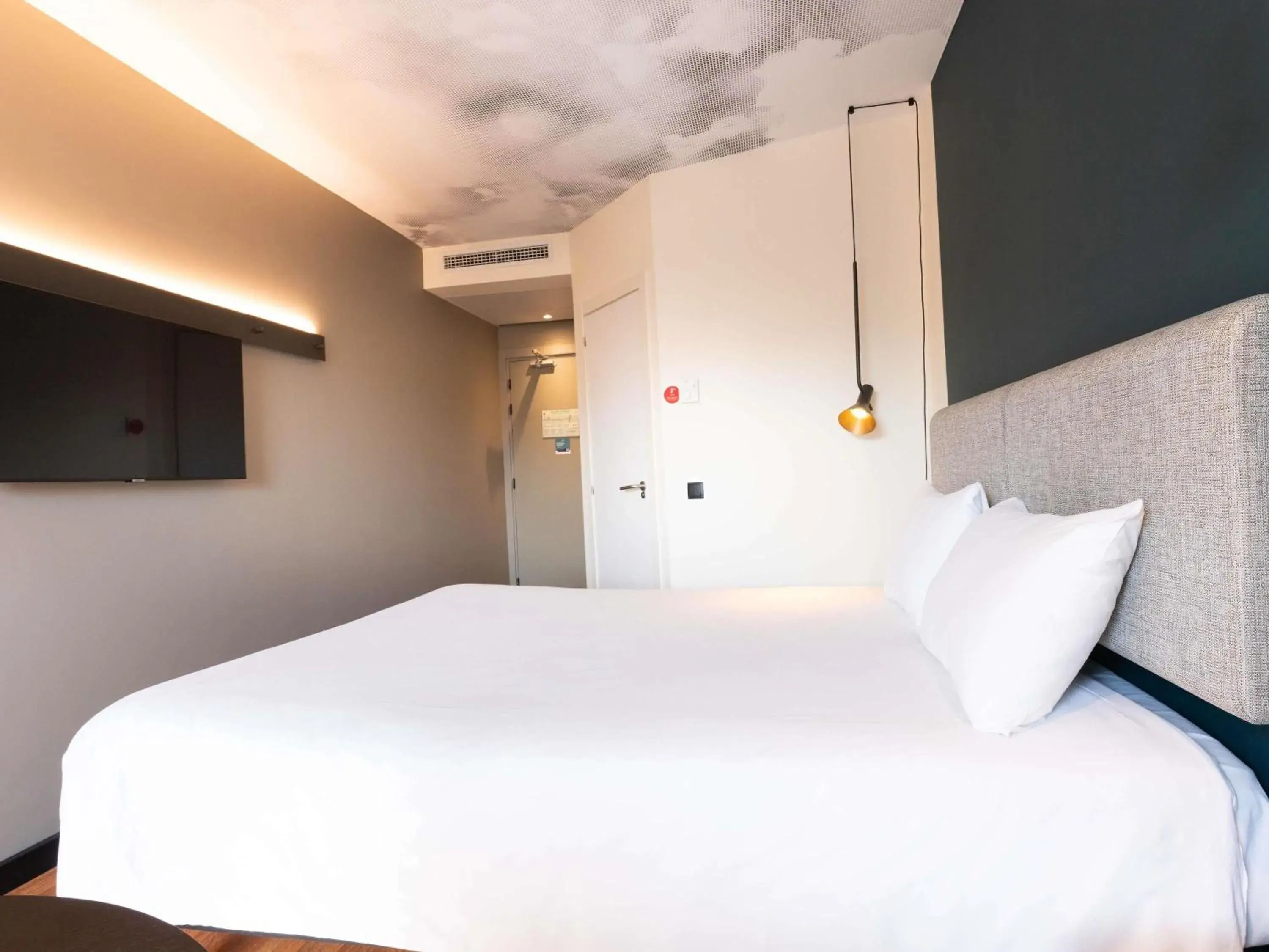 Bedroom, Bed in Ibis Malaga Centro Ciudad Bedroom, Bed in Ibis Malaga Centro Ciudad