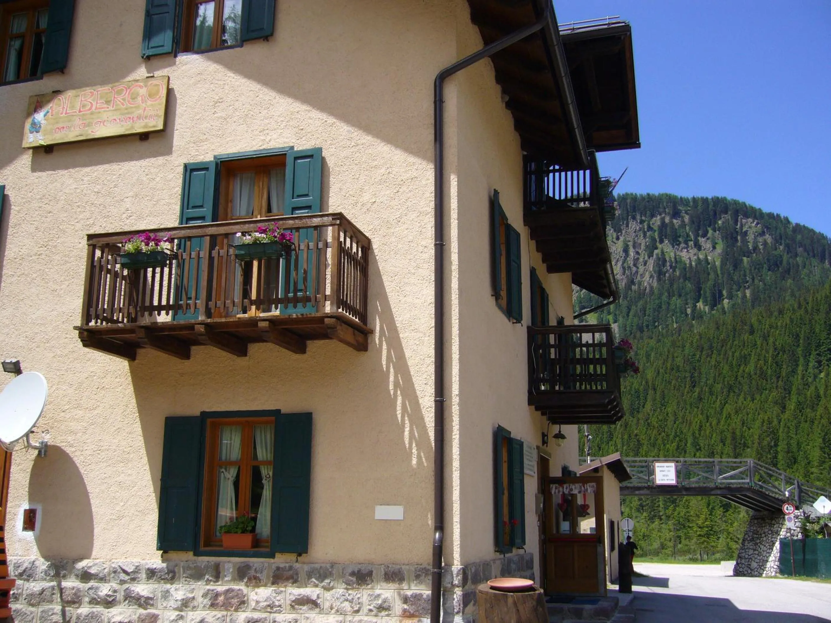 Facade/entrance, Property Building in Ostello SanMartino