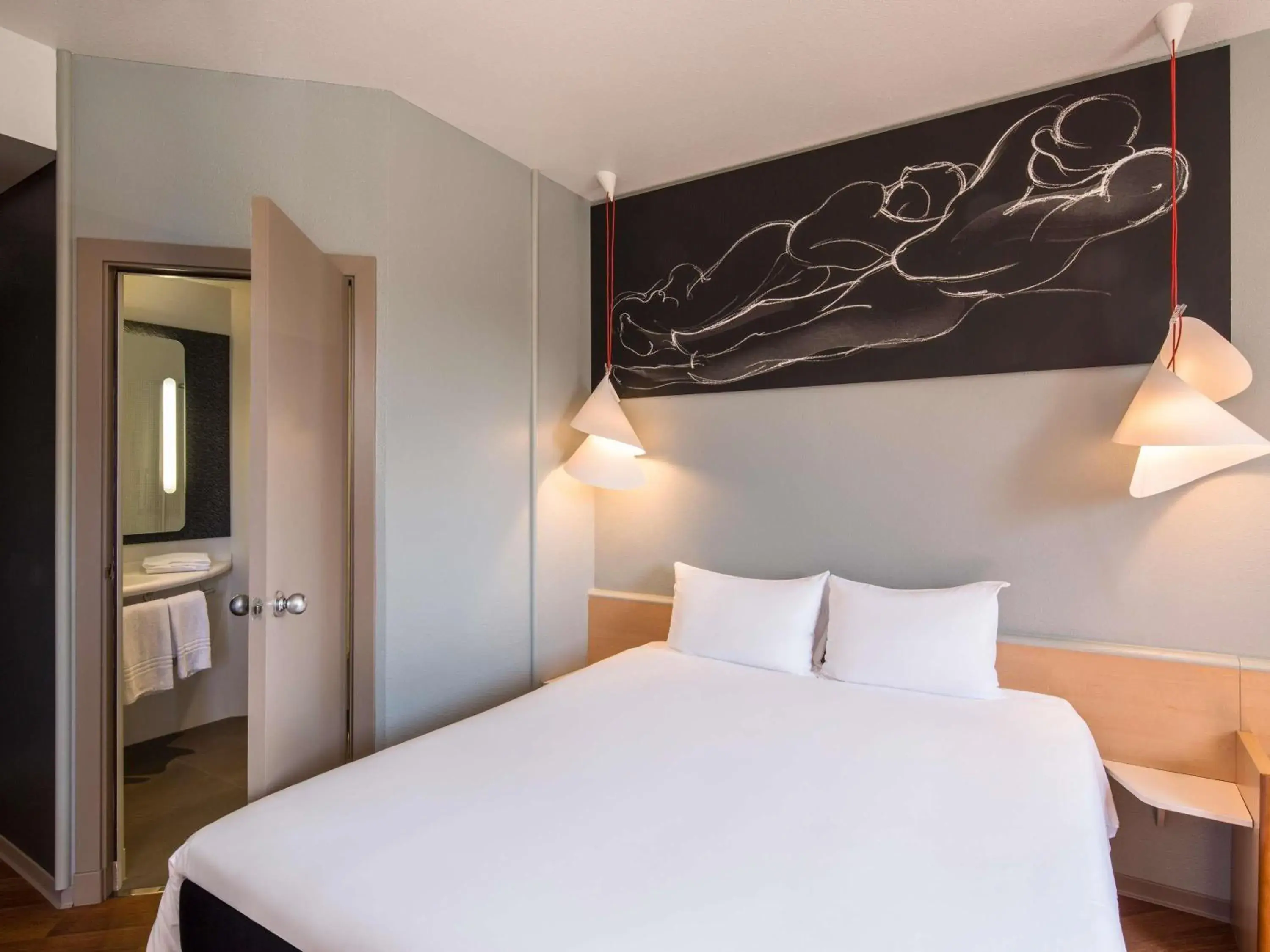 Bedroom, Bed in Ibis Sevilla Bedroom, Bed in Ibis Sevilla